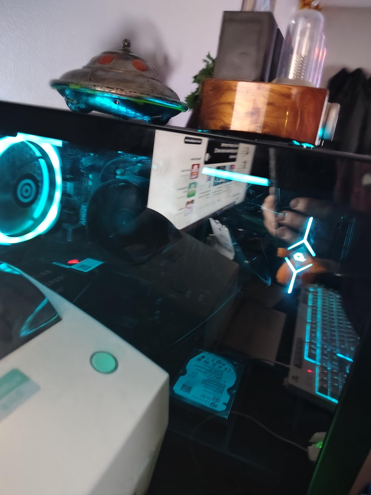 upHere PWM & 5V Addressable ARGB Magnetic Fan Hub -1 to 9-Port PC Case Splitter with Remote Control,SATA-Powered Cooling Hub for Custom RGB PC Builds,Black,P10PARGB BK customer photo 2