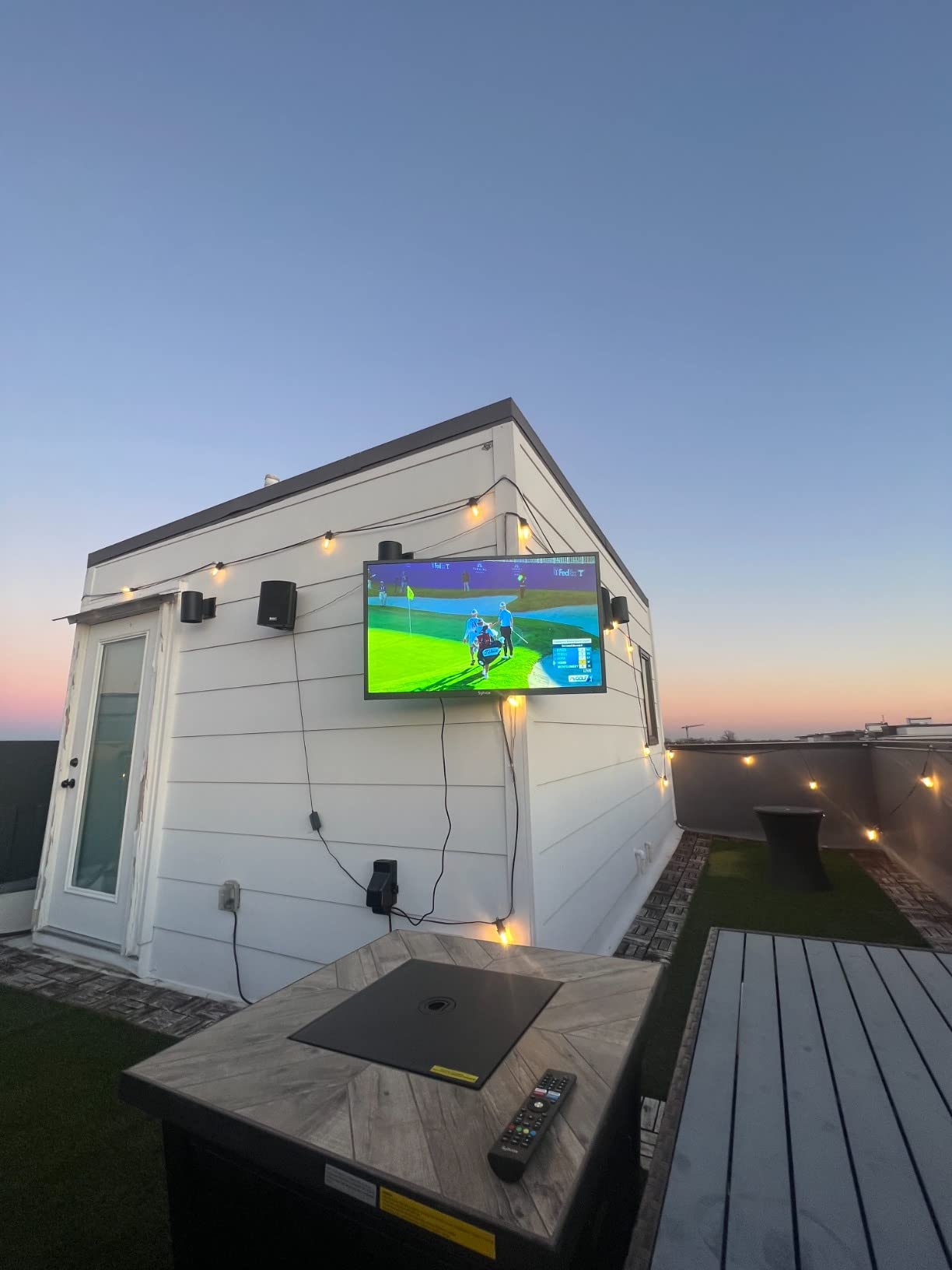 SYLVOX 32 inch Outdoor TV, Full Sun Outdoor Television 1500 Nit High Brightness, 1080P FHD Sunlight Readable Display, IP55 Weatherproof TV, Smart TVs for Outdoor Entertainment (Pool SE/2025) customer photo 1