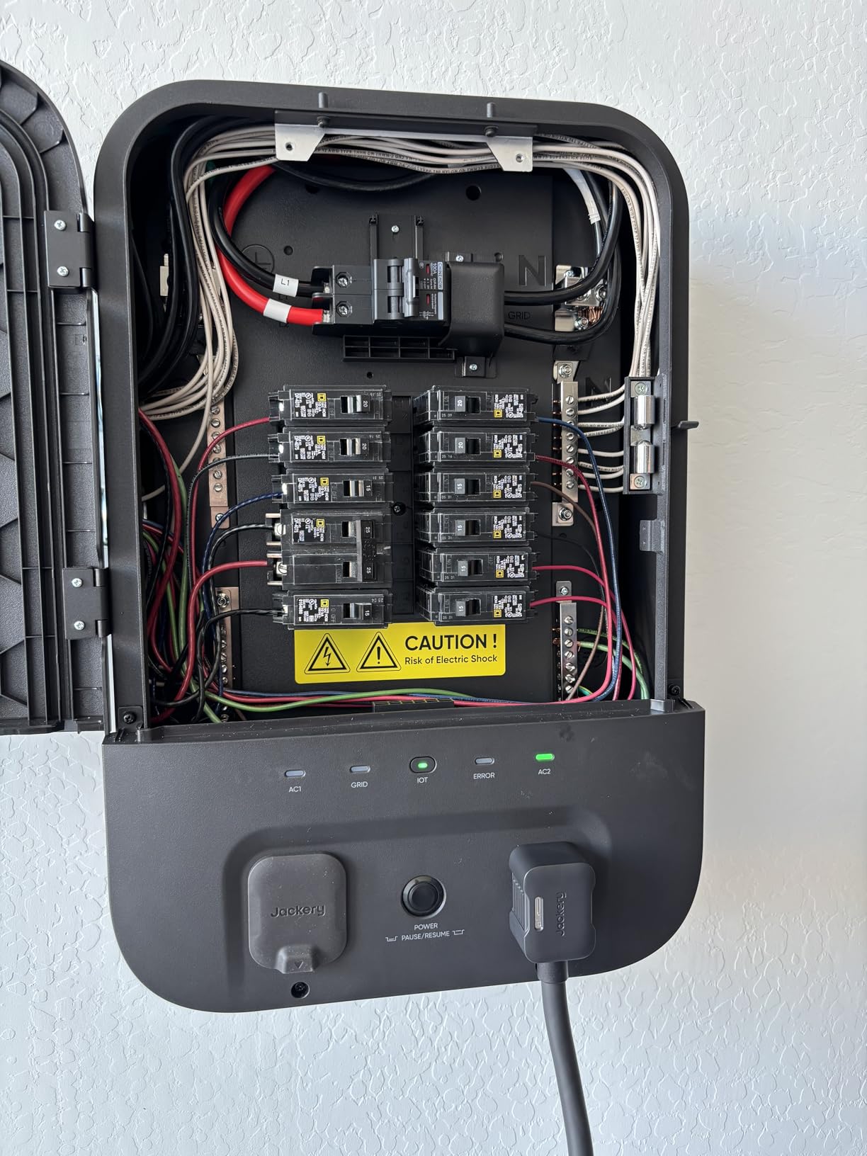 Jackery Solar Generator 5000 Plus with Smart Transfer Switch, 5040Wh LiFePO4 Power Station, 120V/240V 7200W AC Output, Whole-Home Backup, 0ms UPS for Home Use, Blackouts (Solar Panel Optional) customer photo 2