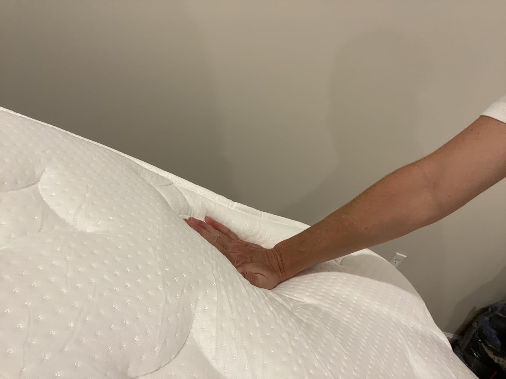 Coolvie 14 Inch Calking Gel Memory Foam Mattress Hybrid, Double Cooling Calk Size in a Box Euro Top with CertiPUR-US Certified Foam for Hot Sleeper, Low Motion Transfer Supports for Any Sleep Position customer photo 1