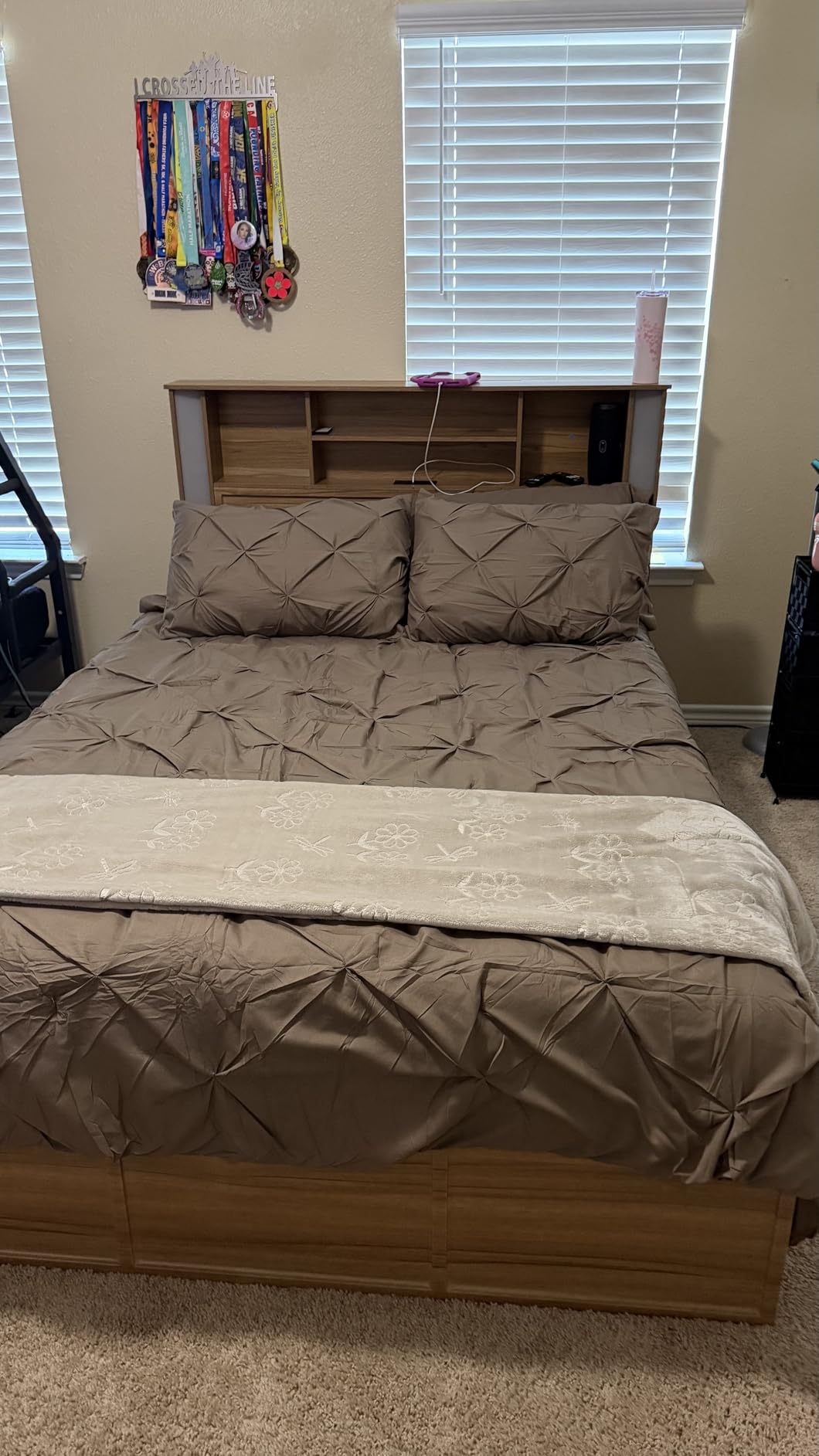 Sasttie Queen Comforter Set, 7-Piece Bed in a Bag, Pintuck Bedding Sets for All Season, Includes Comforter, Flat Sheet, Fitted Sheet, Pillowcases and Pillowshams, Beige customer photo 1