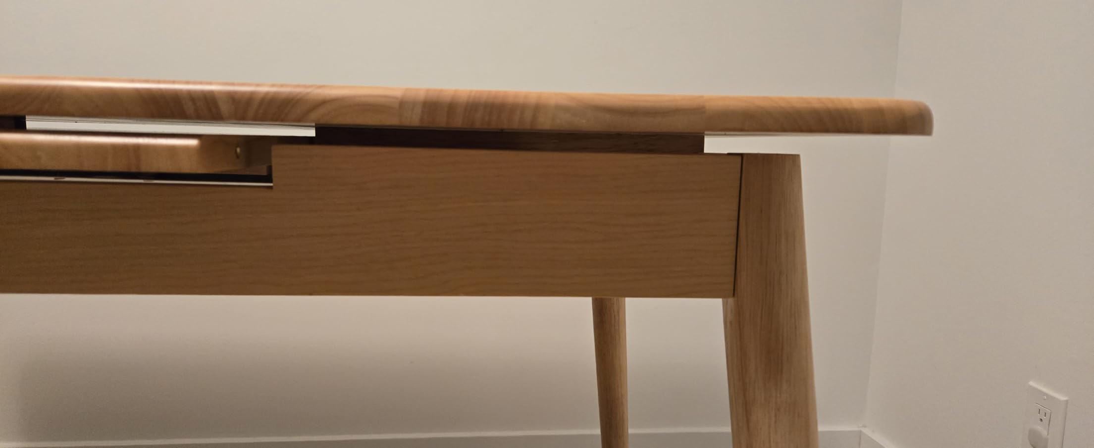 Solid Wood Extendable Dining Table for 4-8 People with Seamless Extension from 47.2 to 63 Inches, Easy Assembly, Expandable Tables for Small Spaces, Dining Room, Kitchen, Living Room, Walnut customer photo 1