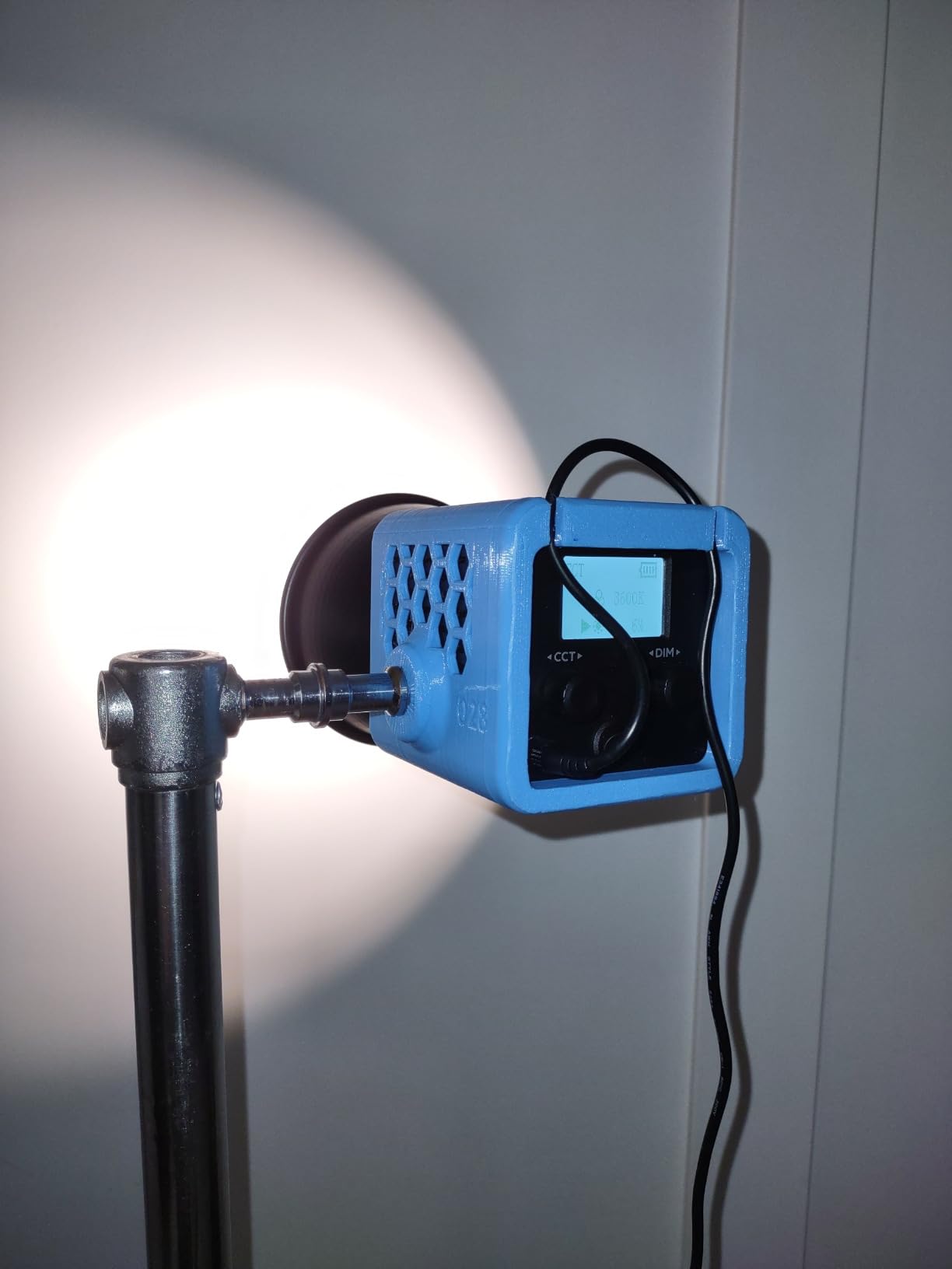 ULANZI 40W Pro RGB Portable LED Video Light w DC Power Adapter, 3400mAh Build-in Battery Metal Mini Adjustable Color Temperature COB Continuous Output Lighting Handheld Spotlight 2500K-6500K for Video customer photo 1