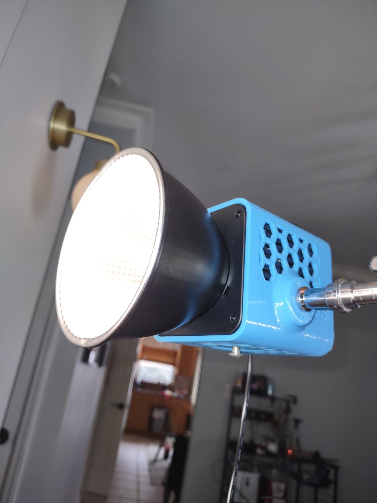 ULANZI 40W Pro RGB Portable LED Video Light w DC Power Adapter, 3400mAh Build-in Battery Metal Mini Adjustable Color Temperature COB Continuous Output Lighting Handheld Spotlight 2500K-6500K for Video customer photo 2