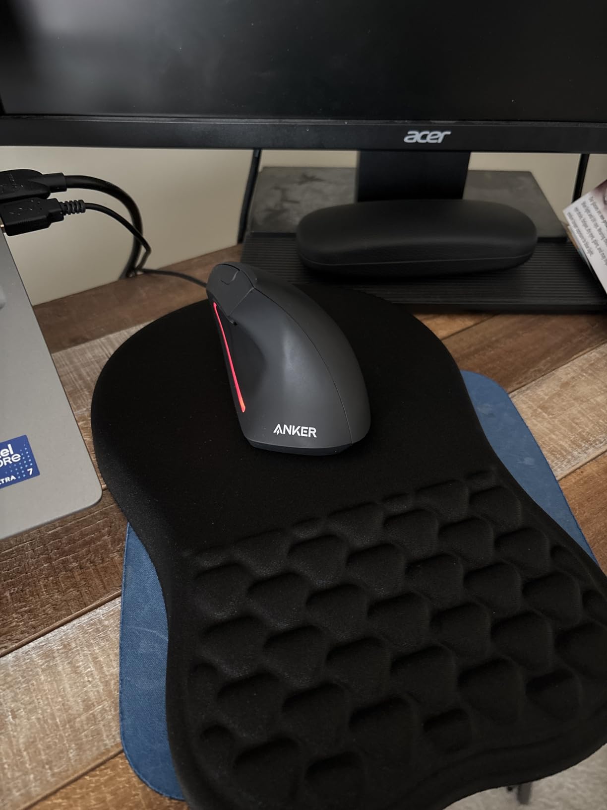 TECKNET Ergonomic Mouse Pad with Wrist Rest, Soft Mousepad with Massage Design, Memory Foam and Non-Slip PU Base for Pain Relief, Gaming Mouse Pad for Desk, Home, Office, 12x8 Inches, Black customer photo 1