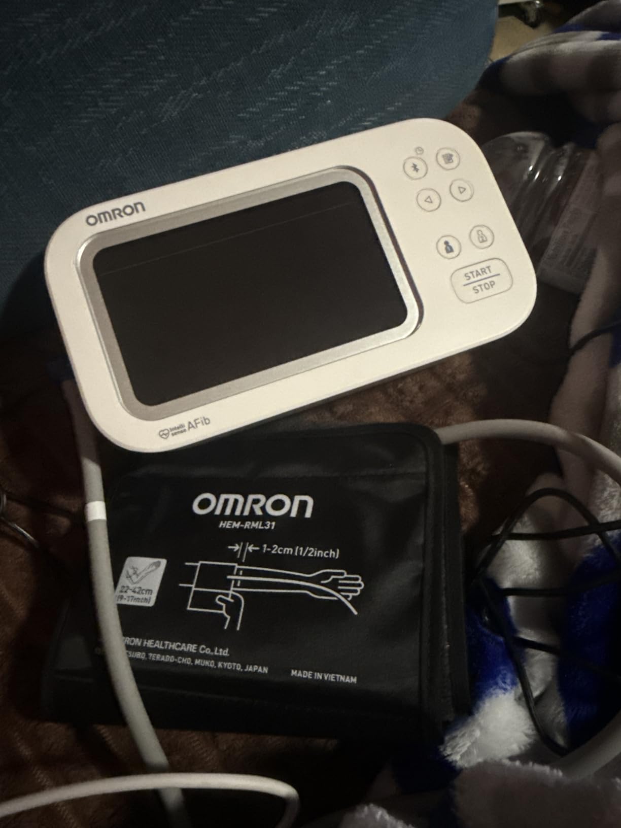 OMRON Platinum Blood Pressure Monitor for Home Use & Upper Arm Blood Pressure Cuff - Clinically Validated - AFib Detection - Connect App customer photo 1