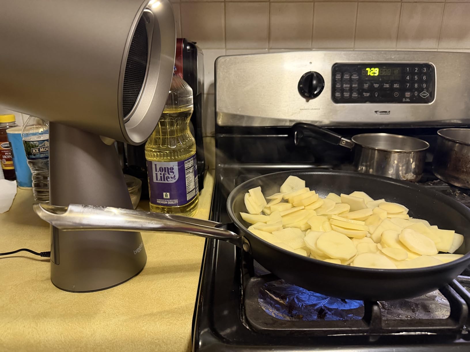 BREETEE Portable Range Hood Kitchen - 5-Layer Filter Compact Desktop Exhaust Fan, Powerful 3-Speed Smoke Removal, Low Noise Countertop Range Hood, Oil Cup, for Apartments, Dorm, RV, Indoor BBQ - Black customer photo 1