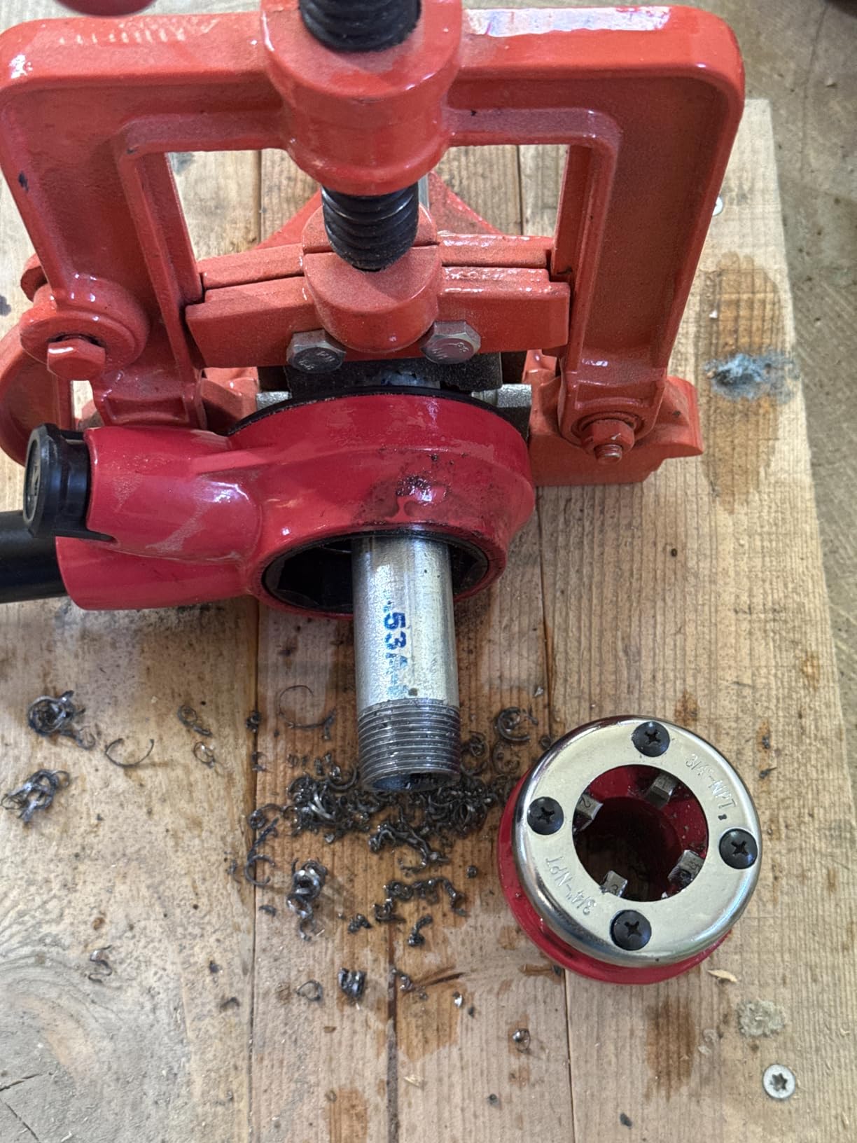 VEVOR Ratchet Pipe Threader Kit with 6 Dies, 1/4