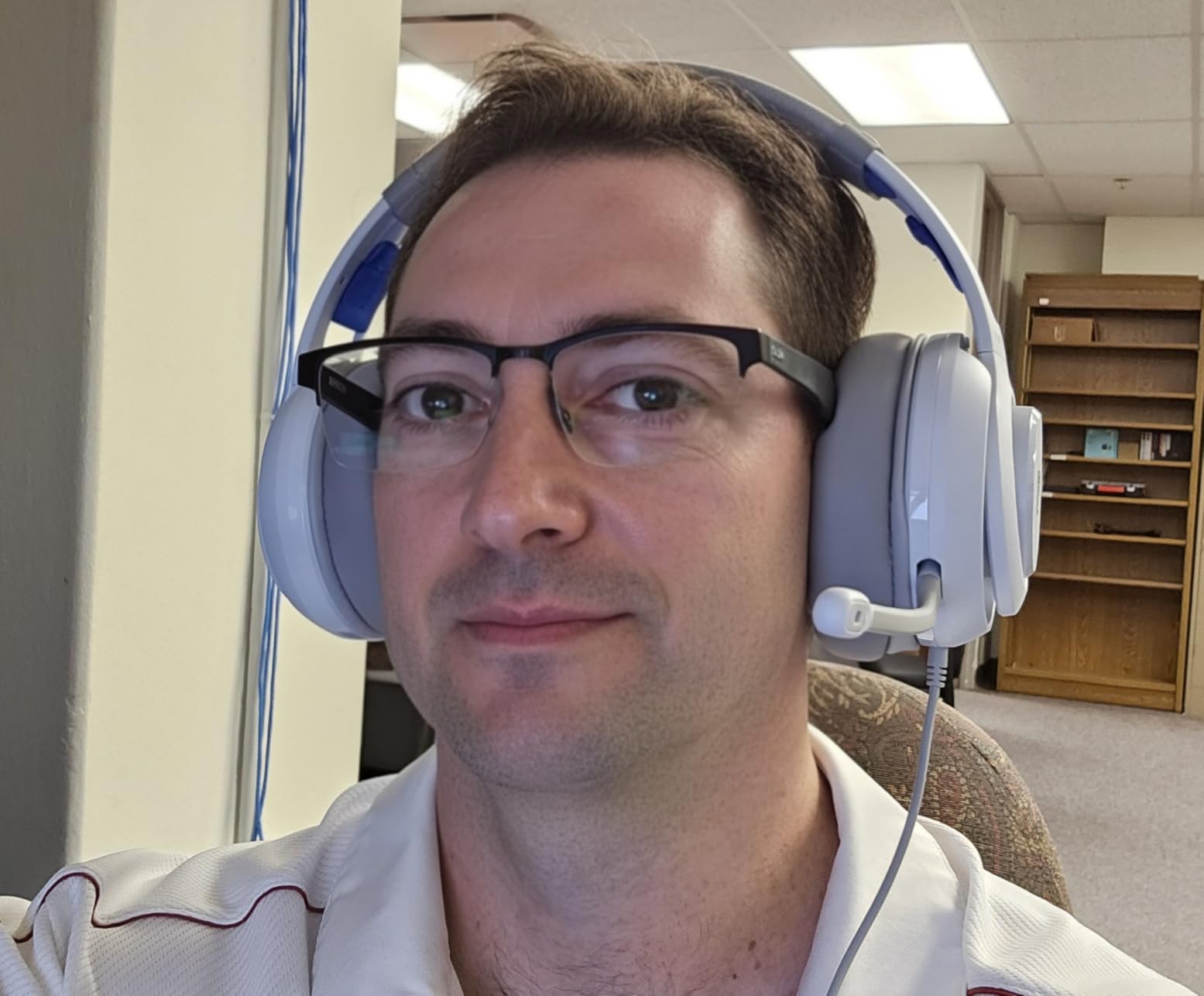 Turtle Beach Atlas 200 Wired Gaming Headset Officially Licensed for PlayStation, PS5, PS4, 50mm Nanoclear Drivers, Flip-to-Mute Mic, Memory Foam Cushions, Floating Headband - White customer photo 1