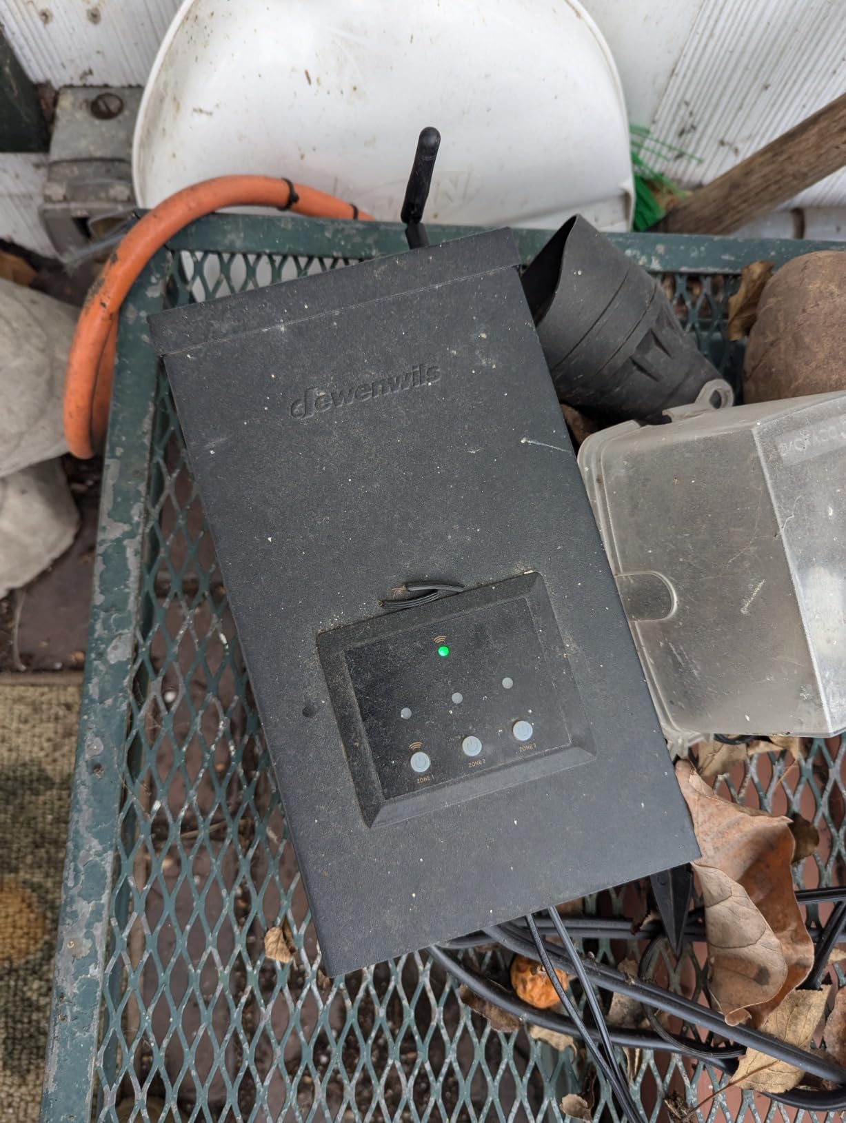 DEWENWILS 200W Matter Low Voltage Landscape Transformer, WiFi Landscape Lighting Transformer with 3 Independent Outputs, 120V AC to 12V/14V AC, Compatible with Alexa, Google Assistant customer photo 1