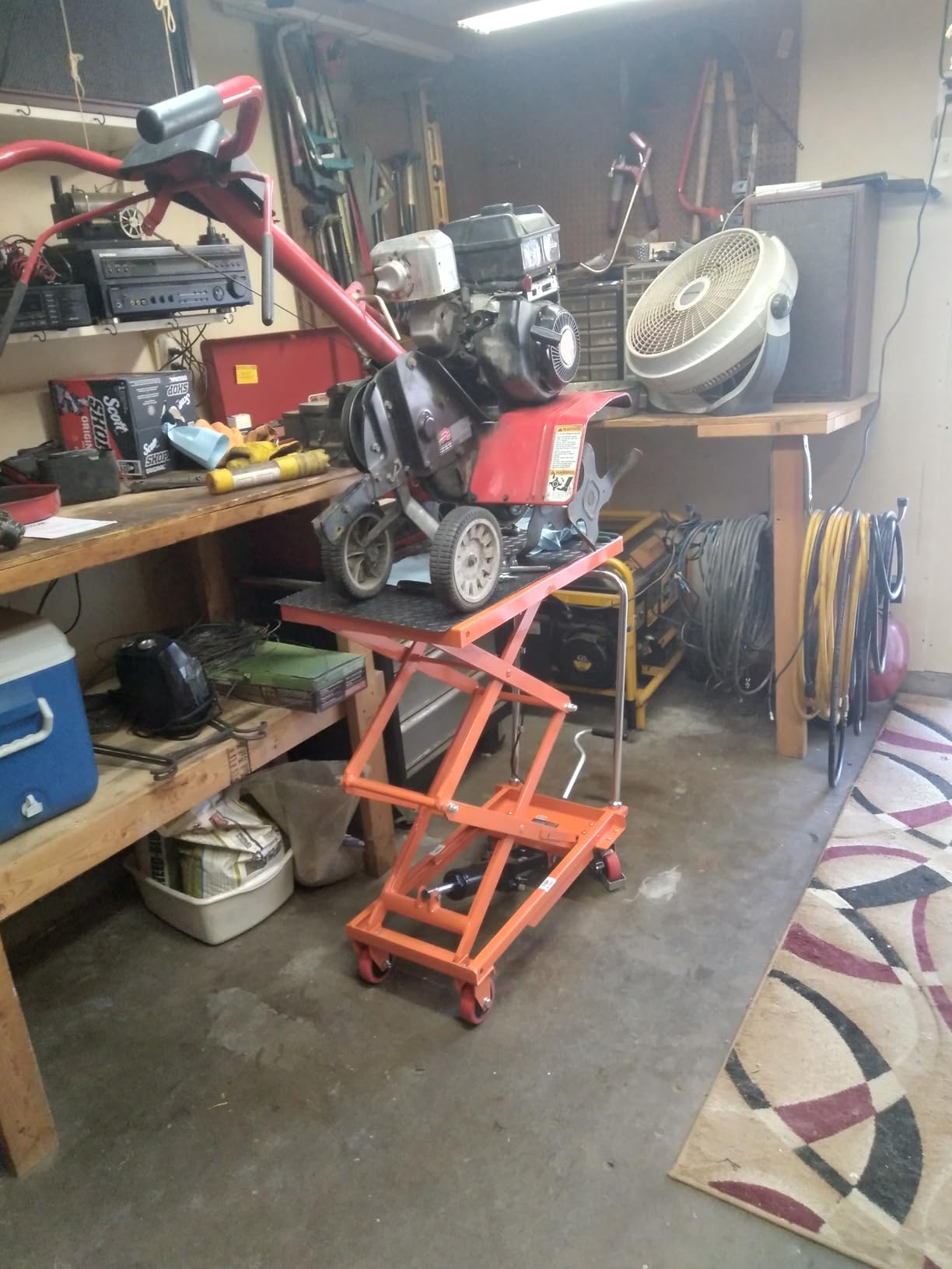 VEVOR Hydraulic Lift Table Cart, 330lbs Load Capacity 50 Inch Lifting Height, Manual Single Scissor Lift Table with Non-Slip Pad and 4 Wheels, Alloy Steel, Orange customer photo 1