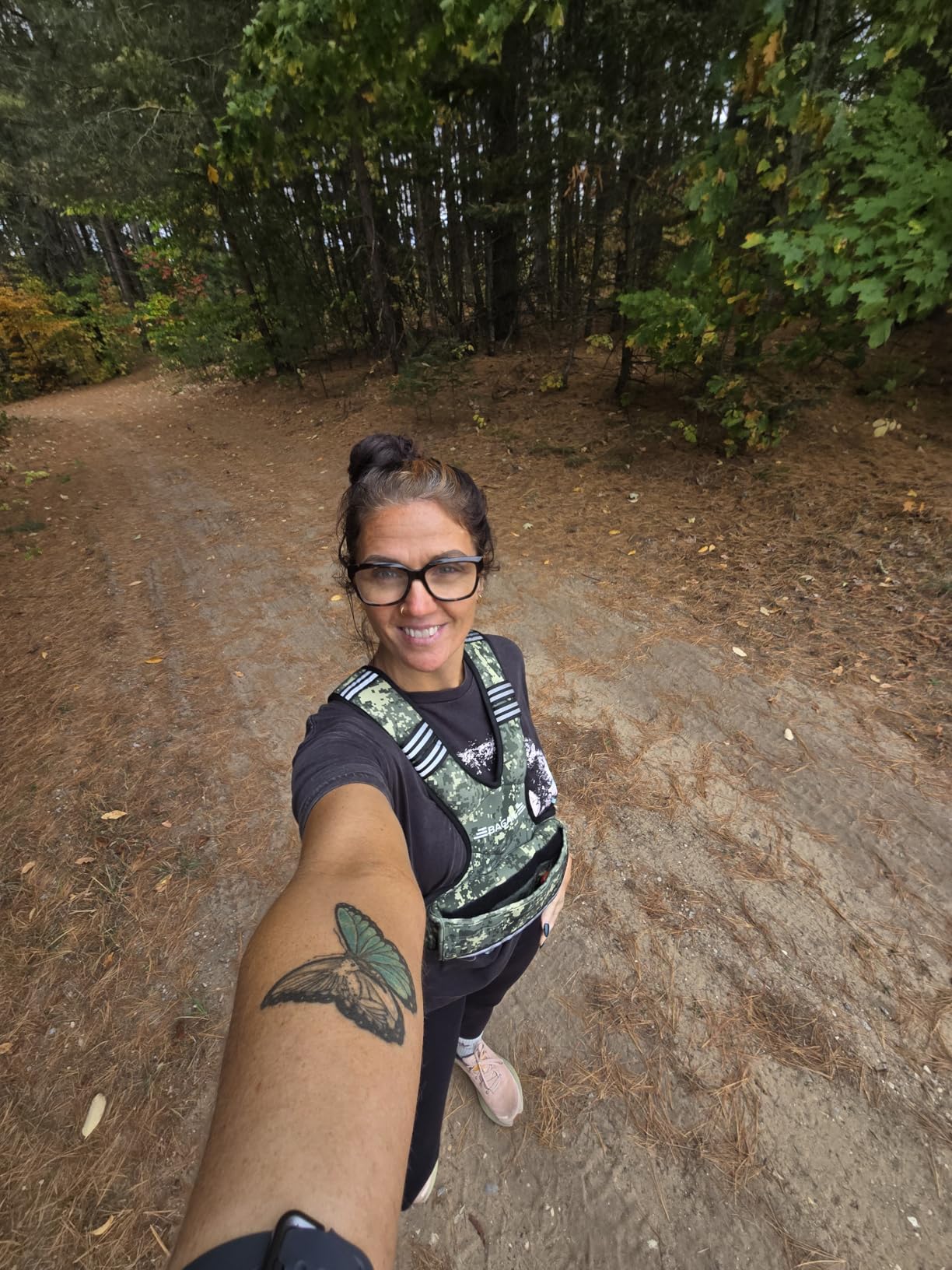 BAGAIL Adjustable Weighted Vest 4-10lb/12-18lb/20-32lb, Comfortable X-Shape & U-Neck Weight Vest for Women and Men Walking with 6 Removable Weights, Large Pocket and Reflective Strips customer photo 1