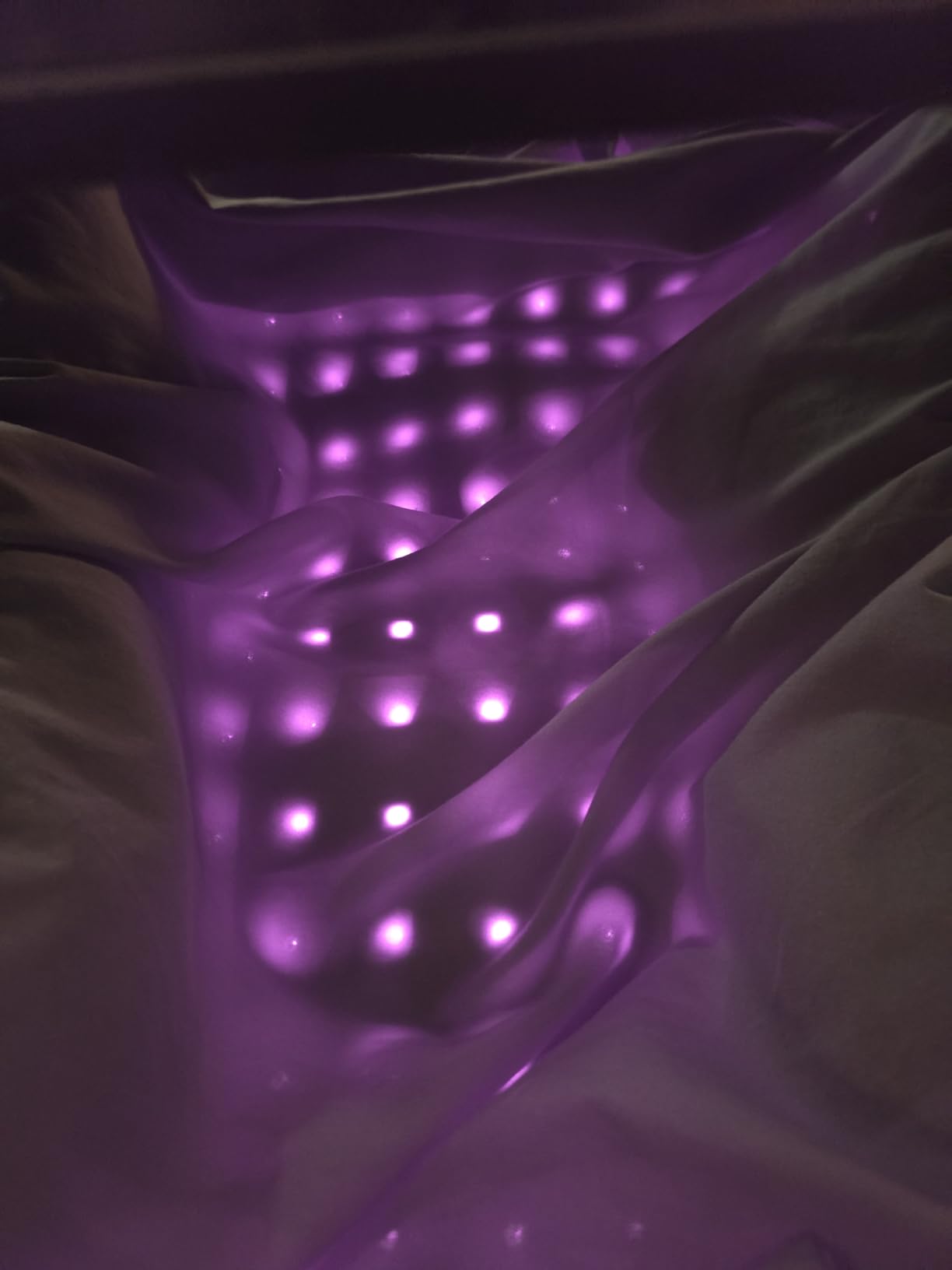 Comfytemp 41.5'' x 26'' Red Light Therapy Mat for Body, Large Near Infrared Light Therapy Pad with 560 LEDs, 660nm & 850nm Light Blanket for Back Belly Knee Waist Leg Joint Muscle, 96W customer photo 1