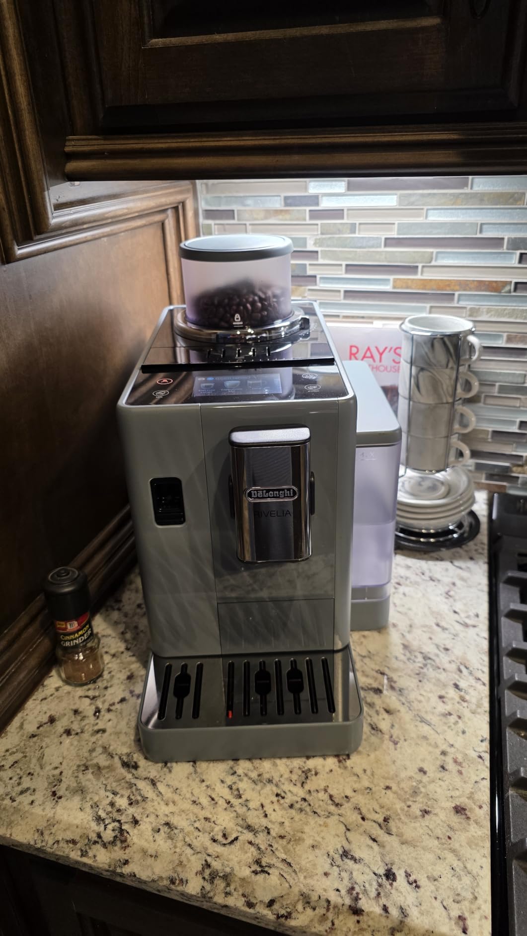 De'Longhi Rivelia Automatic Espresso Machine with Grinder & Milk Frother - All-in-One Coffee Maker, Hot & Iced Latte, Cappuccino, Bean Switch System, Burr Grinder, Compact Italian Design, White customer photo 1