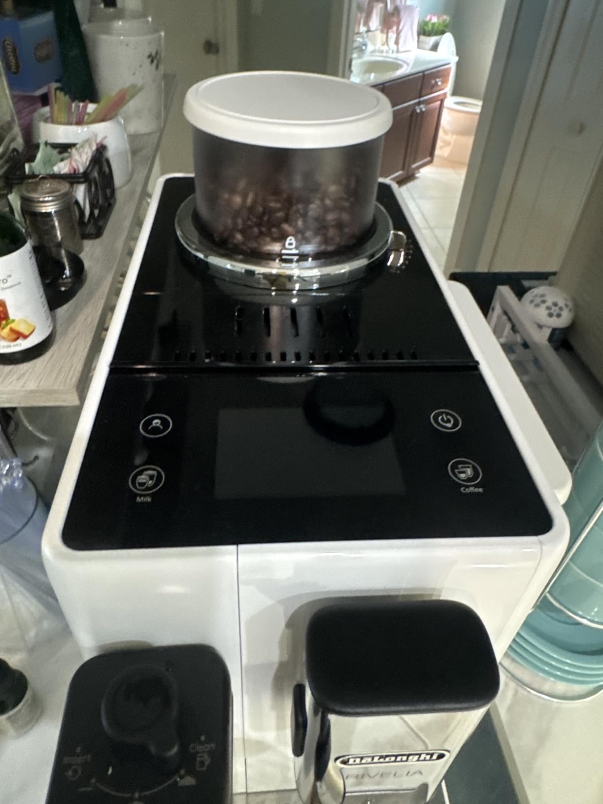 De'Longhi Rivelia Automatic Espresso Machine with Grinder & Milk Frother - All-in-One Coffee Maker, Hot & Iced Latte, Cappuccino, Bean Switch System, Burr Grinder, Compact Italian Design, White customer photo 2
