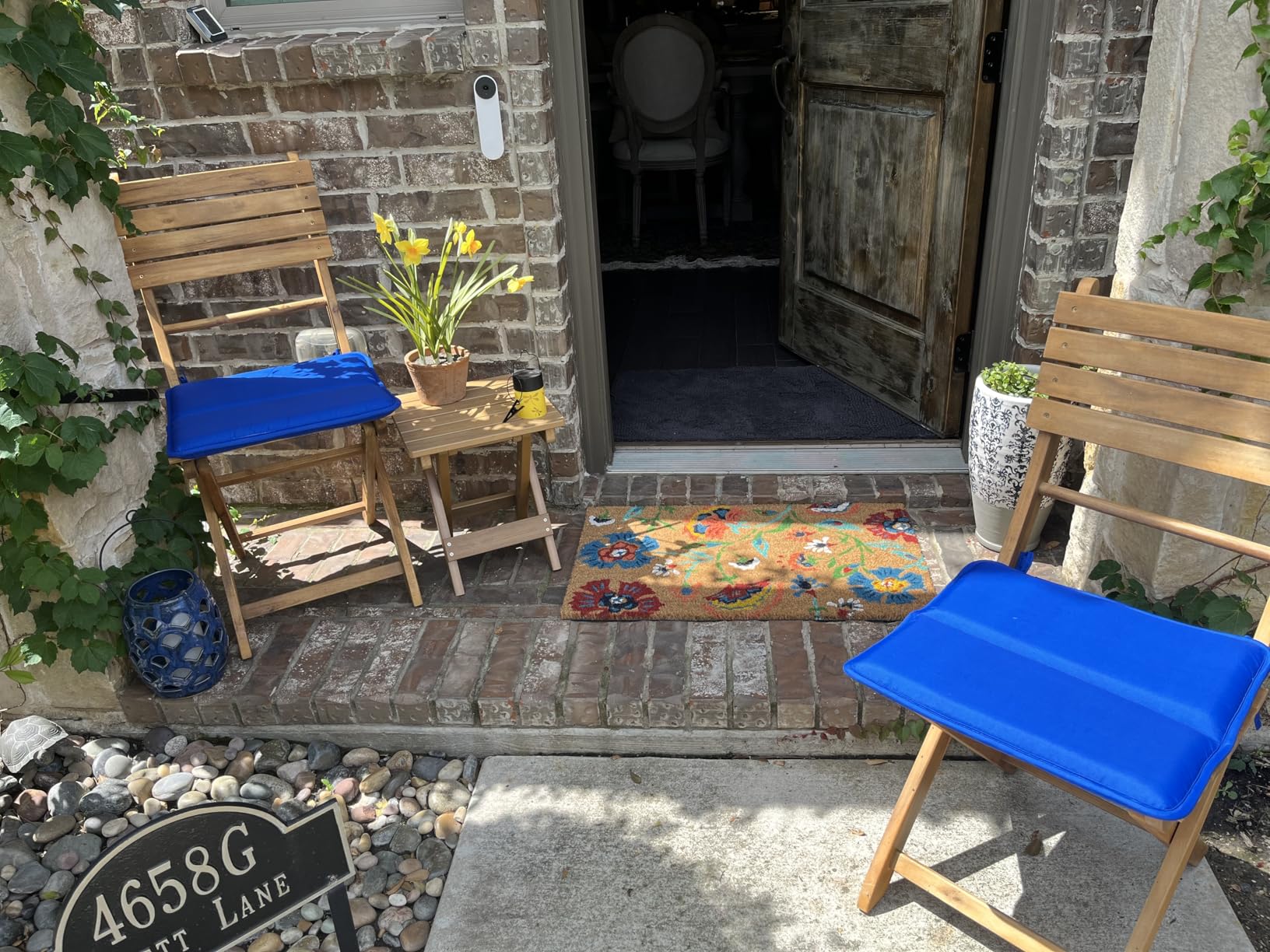 LUE BONA Small Outdoor Folding Side Table, HDPS Outside End Table for Patio, Porch, Deck, Pool, 14 Inch Height, Black customer photo 1