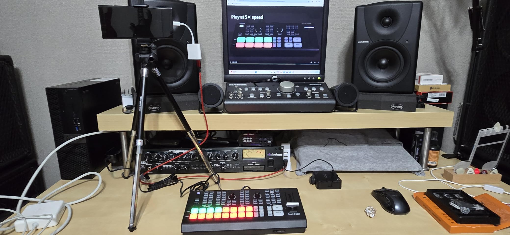 Osee GoStream Duet 8 ISO, 8 Channels Video Switcher with 4 4K-HDMI, 4 SDI, and 4 NDI HX/ 4 SRT/ 4 RTMP/ 2 Webcam. 2 XLR Audio, 8 Layouts, Isolated Recording, Podcast Unit for YouTube, Facebook customer photo 1