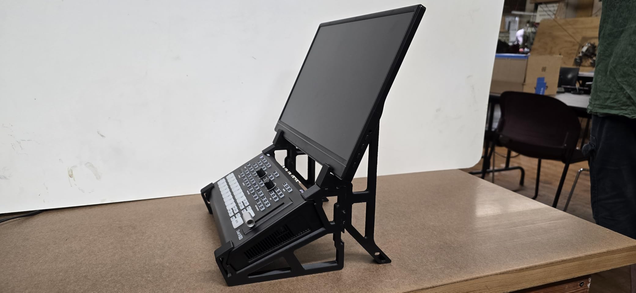 Osee GoStream Duet 8 ISO, 8 Channels Video Switcher with 4 4K-HDMI, 4 SDI, and 4 NDI HX/ 4 SRT/ 4 RTMP/ 2 Webcam. 2 XLR Audio, 8 Layouts, Isolated Recording, Podcast Unit for YouTube, Facebook customer photo 2