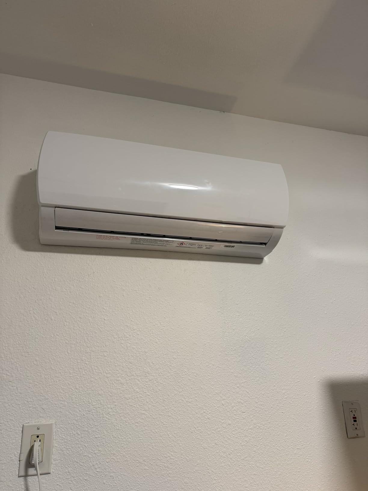 12000 BTU Mini Split AC/Heating System,19 SEER2 110/120V Energy Efficient Ductless Inverter System,Cools Up to 750 Sq.Ft with Pre-Charged Condenser,Heat Pump & Installation Kits customer photo 1