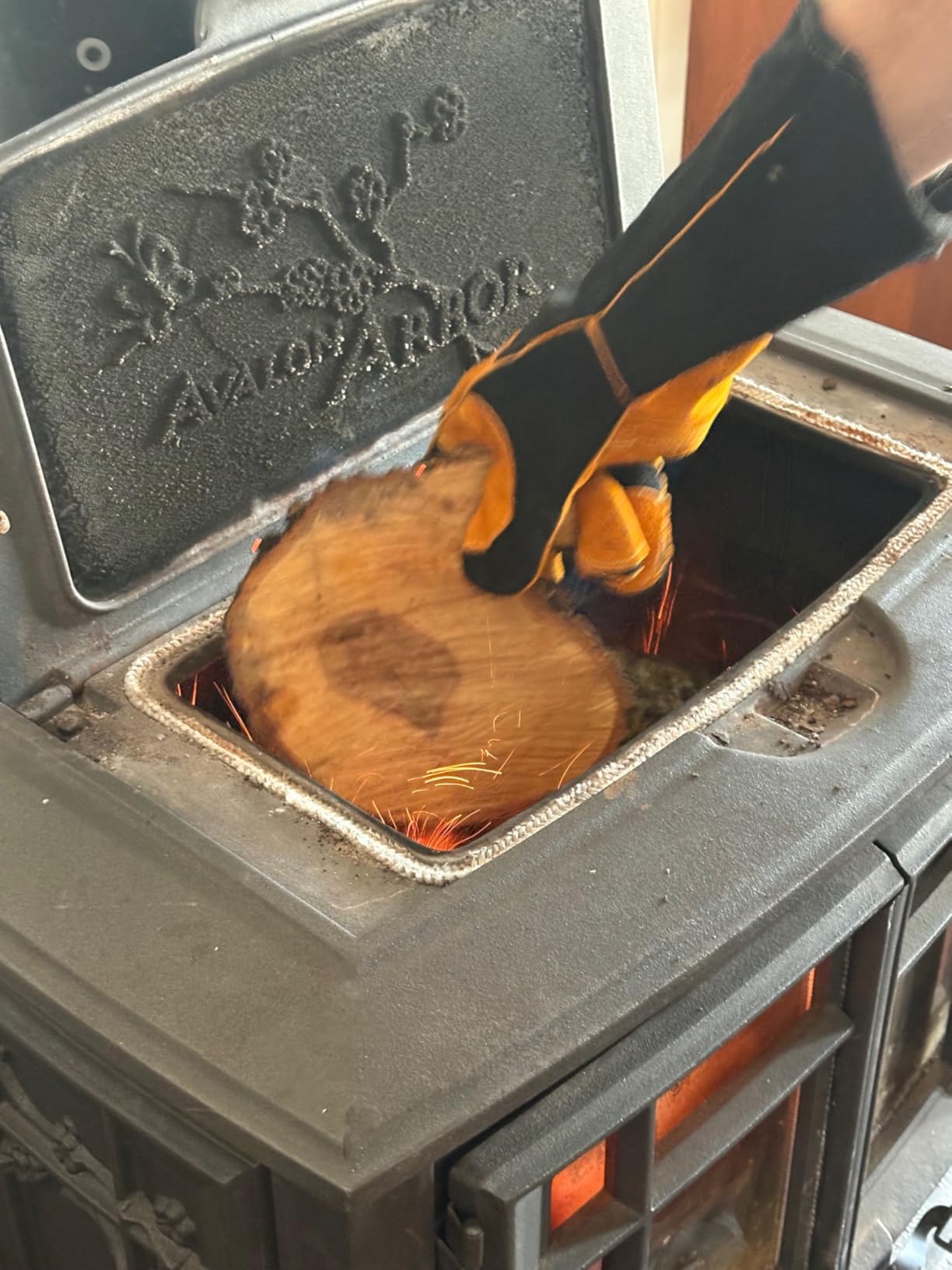 TOPDC Welding Gloves 14 Inches Fire/Heat Resistant Leather For Mig,Tig,Stick,Forge,BBQ,Grill, Fireplace,Wood Stove, Furnace,Pot,Oven (14 Inch-Red) customer photo 1