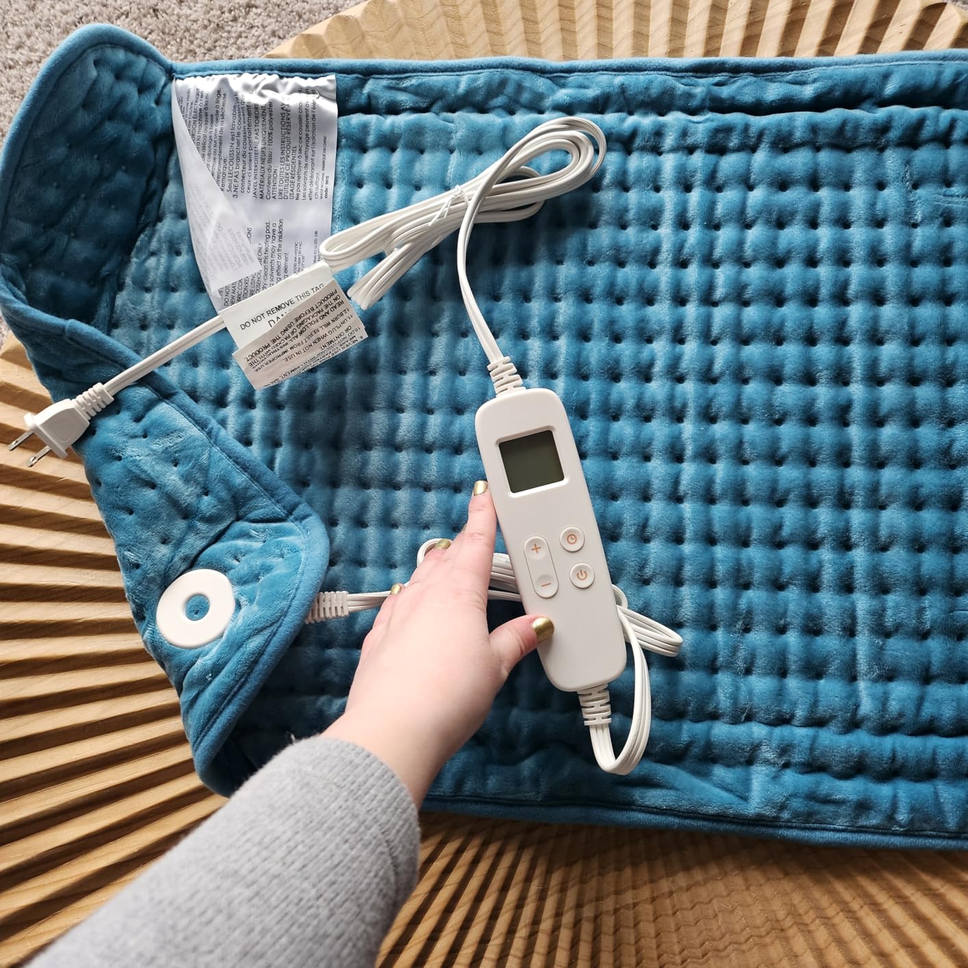 VAAGHANM Heating Pad: 33 x 17 inches Electric Heating Pad for Back -Extra Large Heat Pad for Shoulder/Neck/Knee/Arms - Upgraded 6 Timer & 6 Temperature Controller -Auto Shut Off customer photo 1