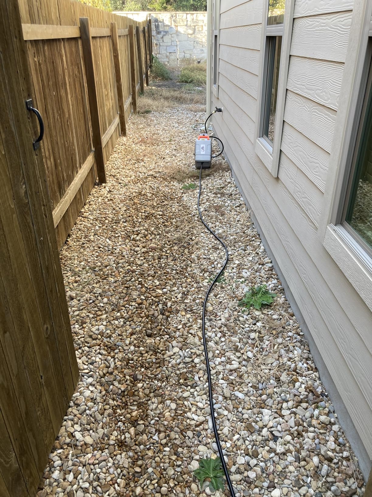 VEVOR Retractable Garden Hose Reel, 5/8 Inch x 100 ft Wall Mounted Hose Reel, Heavy Duty Garden Hose Reel with 9 Patterns Nozzle, Any Length Lock, Upgraded Slow Return System and 180 Degree Swivel Bracket customer photo 2