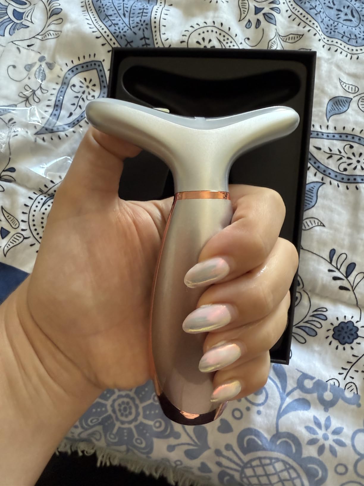 Facial Massager, 7 Colors Red Light Therapy for Face and Neck, Face Lift Device with 113°F Heating Vibration for Multi Skin Care customer photo 2