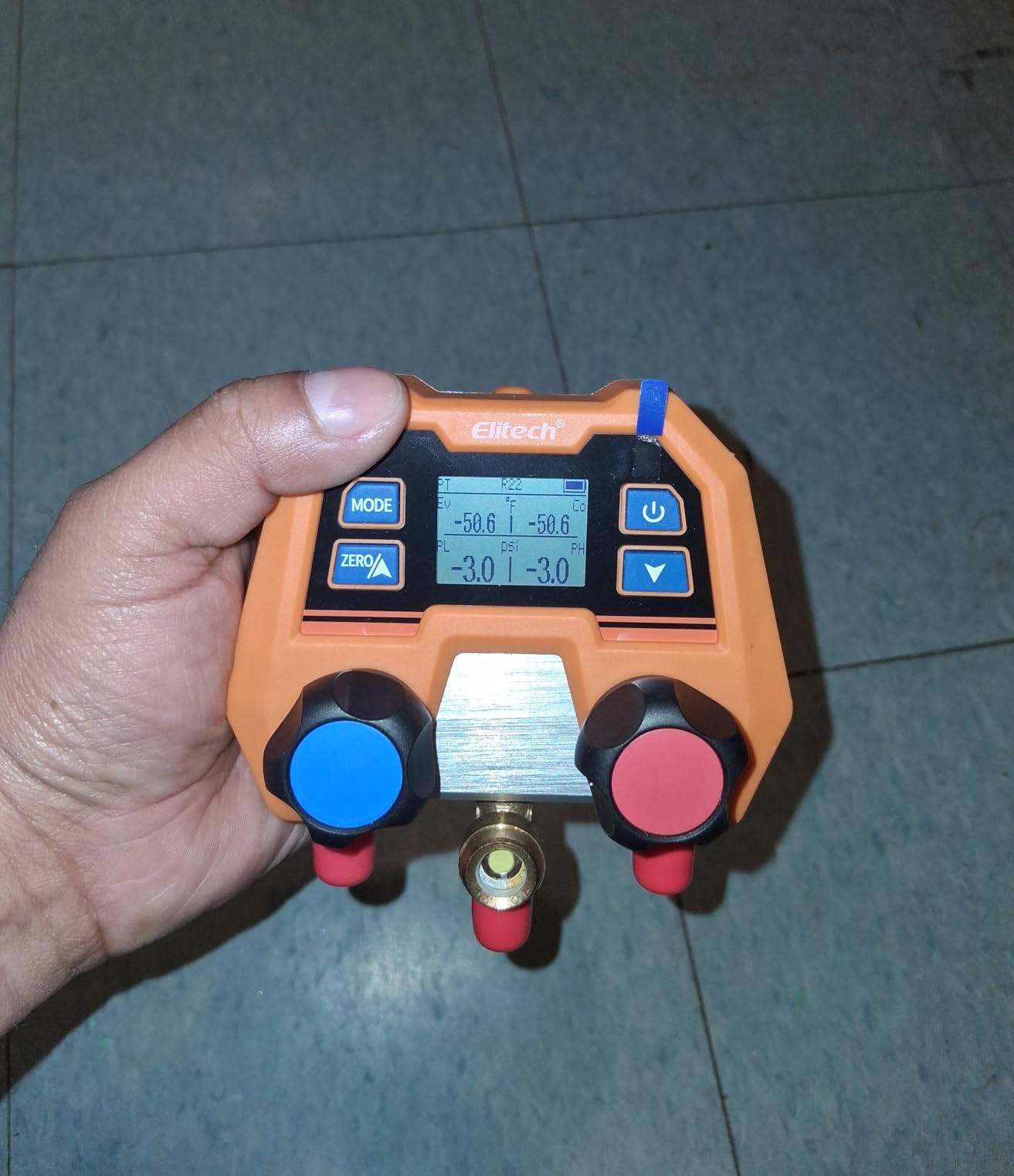 Elitech Digital Manifold Gauge for HVAC, Refrigeration & AC Systems - Supports R410A/R454B/R134 etc. Refrigerants, Pressure & Temperature Measurement, 3 Port, LCD Display, DMG-2SE customer photo 1
