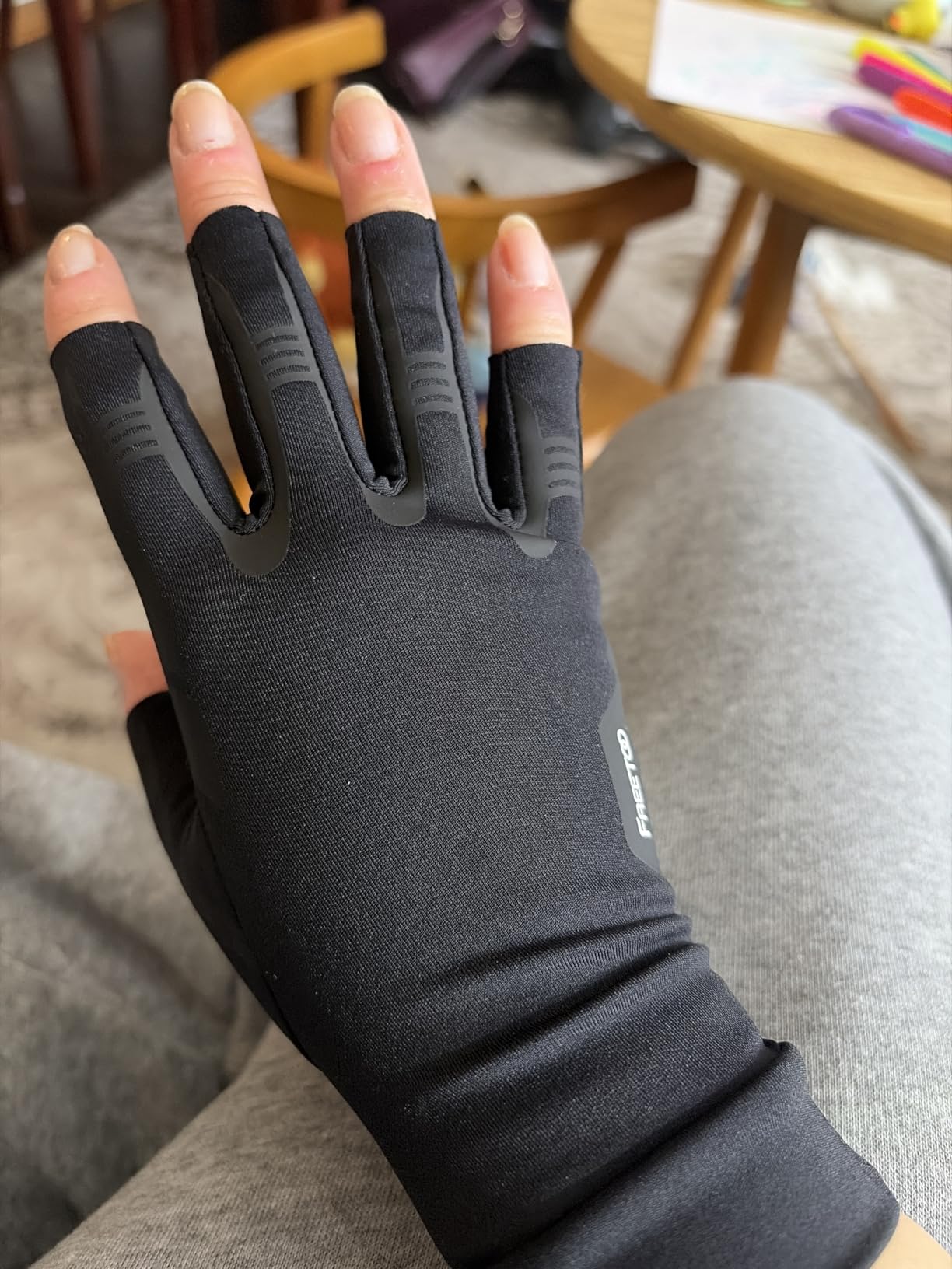 FREETOO Compression Gloves Women Men for Carpal Tunnel, Arthritis Gloves for Women for Pain, Carpal Tunnel Gloves with Grip for Sleeping, Typing, Nerve Pain, Circulation, Fits Palm 7.3-8.3 Skin M customer photo 2