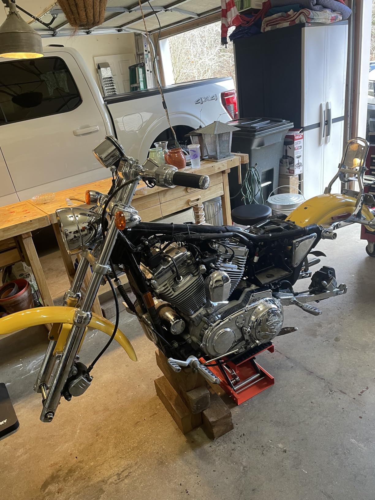 VEVOR Motorcycle Lift 1200lbs Capacity Motorcycle Stand, Deepened Anti-Slip Rubber Motorcycle Scissor Jack, Heavy Duty Steel Bike Repair Center Stand with Ratchet and Crank for ATVs, Dirt Bikes customer photo 1