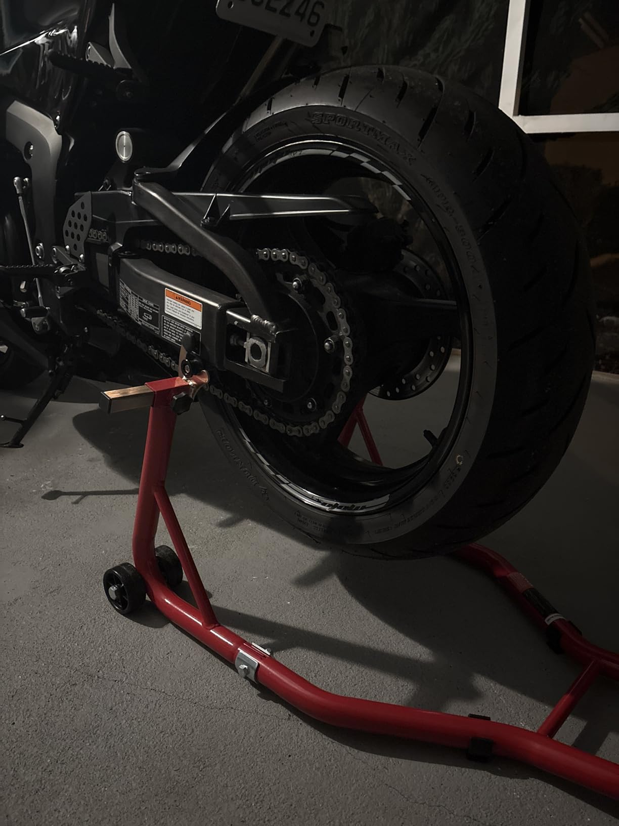 VEVOR Motorcycle Rear Wheel Stand, 850 LBS Load Capacity Heavy Duty Rear Wheel Stand with U + L Fork Swingarm Spool, Adjustabe Motorcycle Lift Jack Stand, for Suzuki Yamaha Honda Kawasaki, Red customer photo 2
