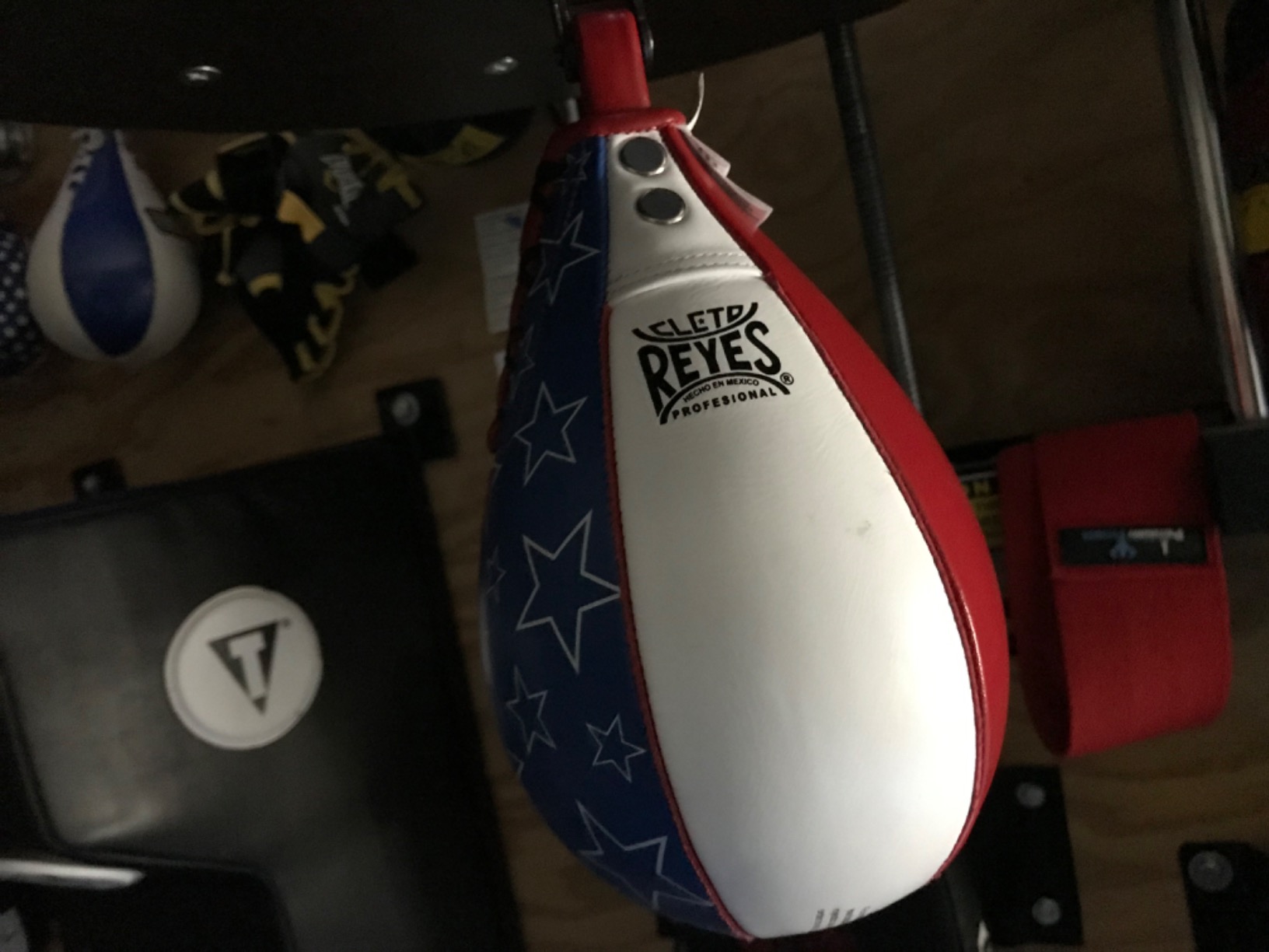 CLETO REYES Platform Leather Punching Speed Bag for Boxing, MMA, Muay Thai, Training Equipment customer photo 1