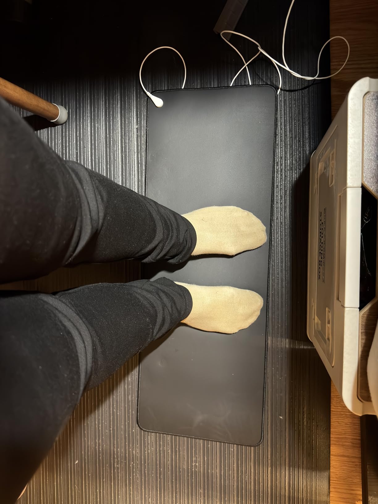 Grounding Mat for Desk, Grounded Mats for Sleep, Pain Relief, Stress Relief, Earth Connected Therapy. Grounding Pads with 15ft Cord, Indoor Grounded for Full Body Balance & Wellness Support(26.5x10in) customer photo 1