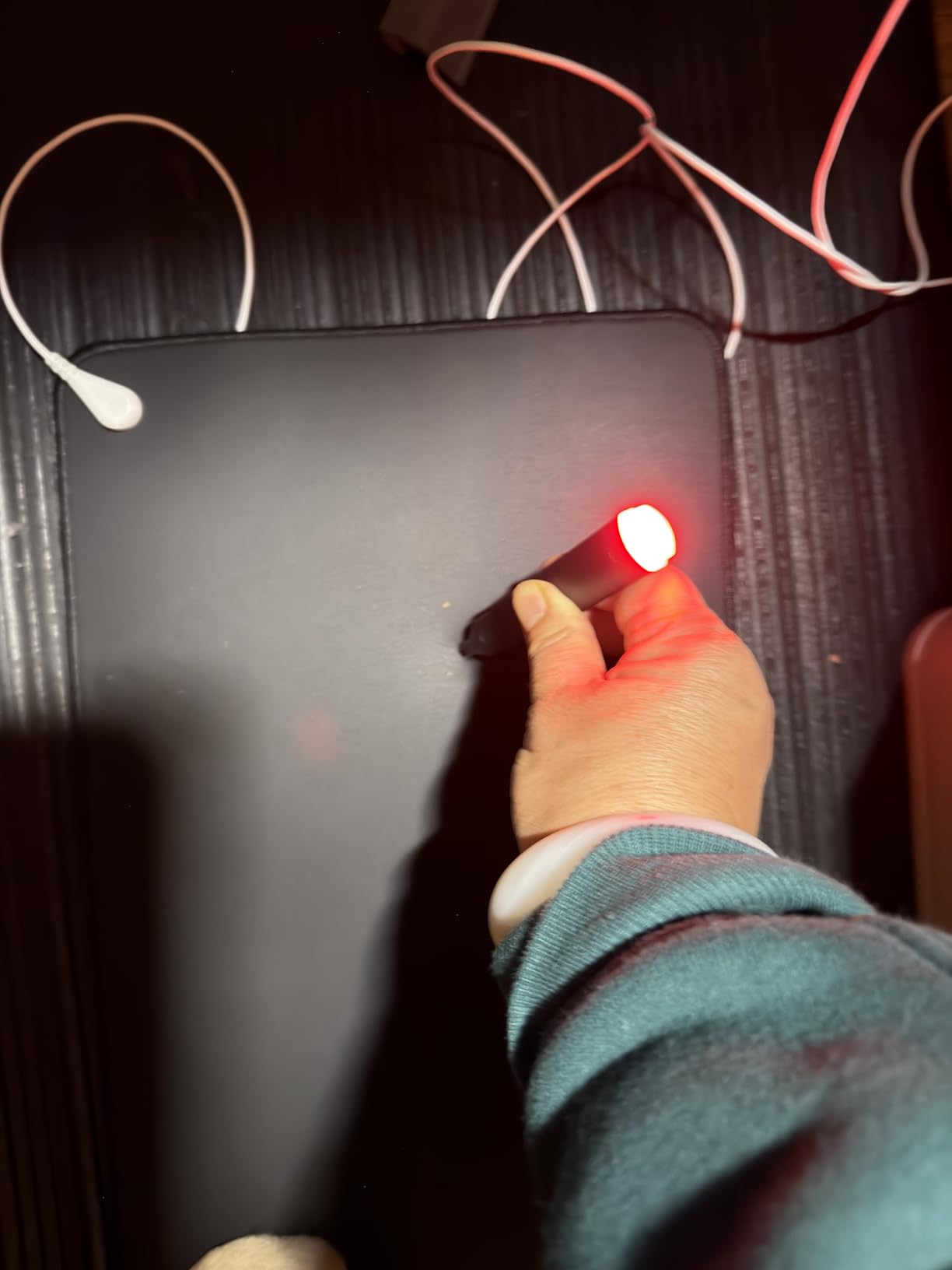 Grounding Mat for Desk, Grounded Mats for Sleep, Pain Relief, Stress Relief, Earth Connected Therapy. Grounding Pads with 15ft Cord, Indoor Grounded for Full Body Balance & Wellness Support(26.5x10in) customer photo 2