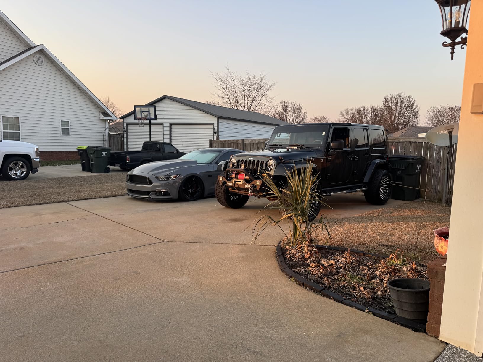 XYCLE13500LB Winch 12V Electric Winch with Synthetic Rope & Wireless Remote IP67 Waterproof Off-Road Recovery Winch for Truck Jeep ATV UTV, Heavy Duty Winch Kit with Hawse Fairlead(Red synthetic rope) customer photo 1