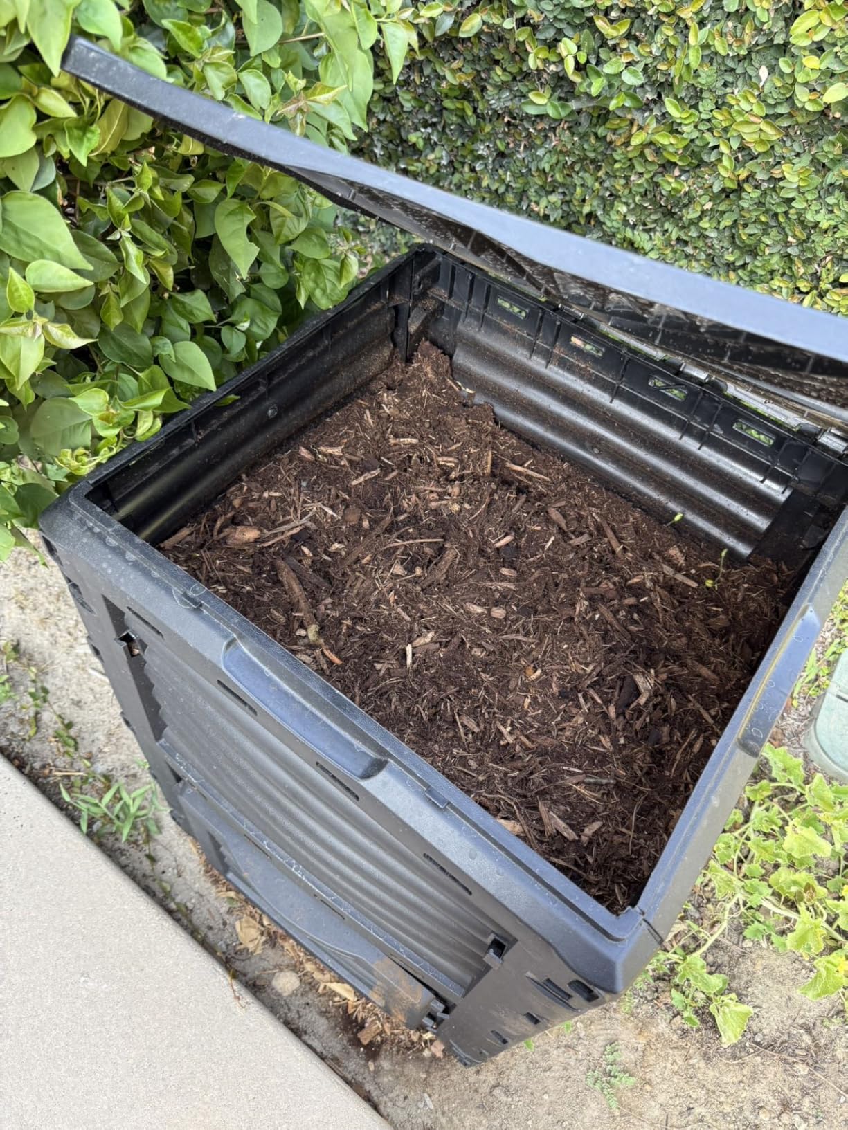 Compost Bin, 21 Gallon Small Composter Tumbler Outdoor Compact Single Rotating Chamber with Sliding Door and Steel Frame, BPA-Free Composting Bin for Garden, Kitchen, and Yard Waste customer photo 1