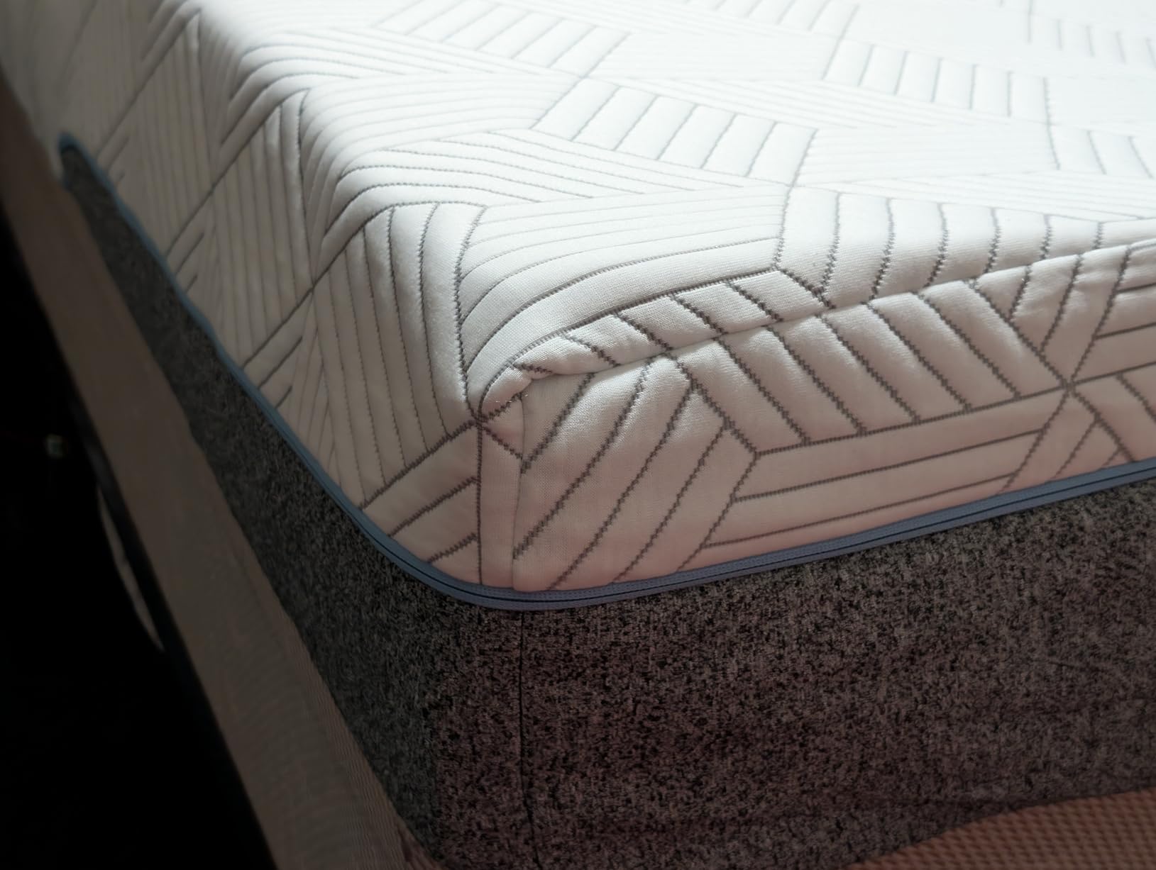 FATHOM Medium Queen Mattress 10 Inch Memory Foam Mattress Queen Size Bed in a Box for Back Pain Relief and Cool Sleep with Gel Foam and Removeable Fiberglass Free Cover, CertiPUR-US Certified customer photo 1