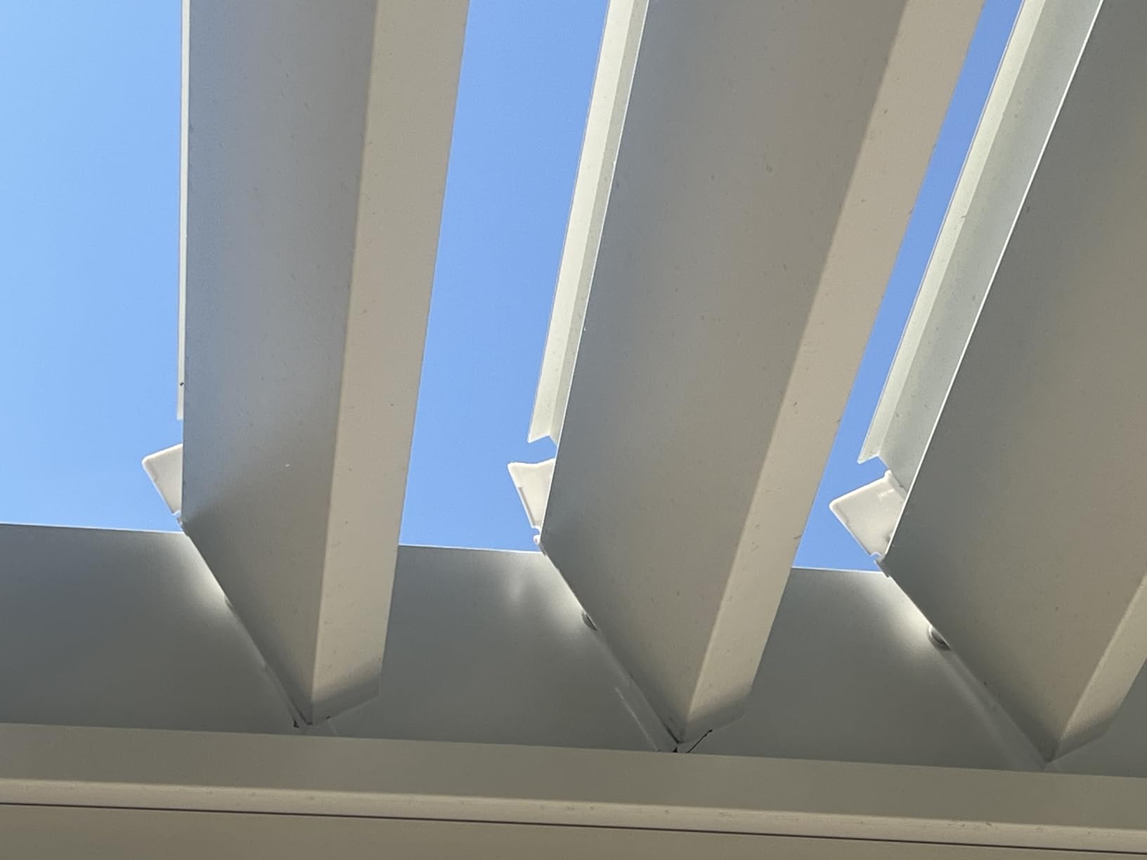 MELLCOM Louvered Pergola with Screen 12x20, Wall-Mounted Adjustable Pergola, Lean to Aluminum Gazebo with 4 Pull-Down Screen Sides and Adjustable Roof for Backyard, Dark Gray customer photo 1