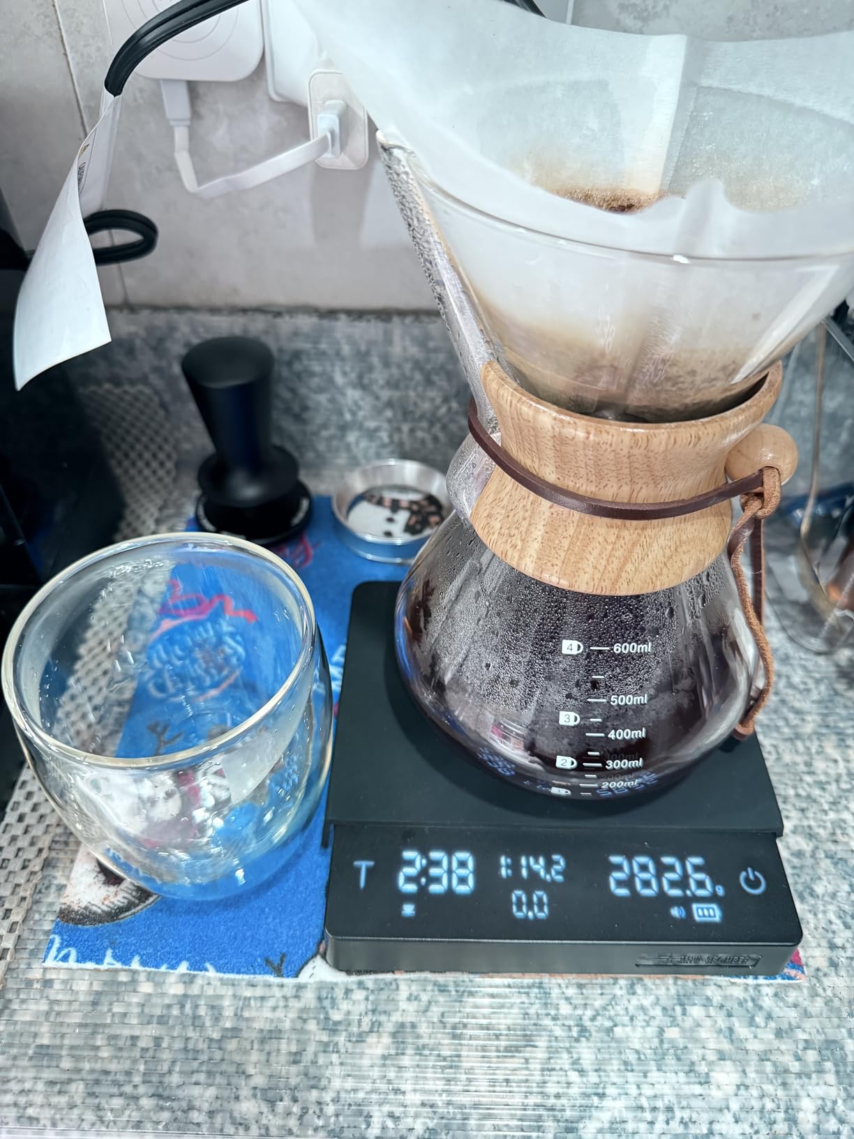 MHW-3BOMBER Extra-Large Coffee Scale with Timer, 5.9 * 5.9in, Digital Pour-Over Scale with Flow Rate, 2kg/0.1g Espresso Scale, 3-Brew Mode, Rechargeable Coffee Bean Weight Scale,Black,ES5663 customer photo 1