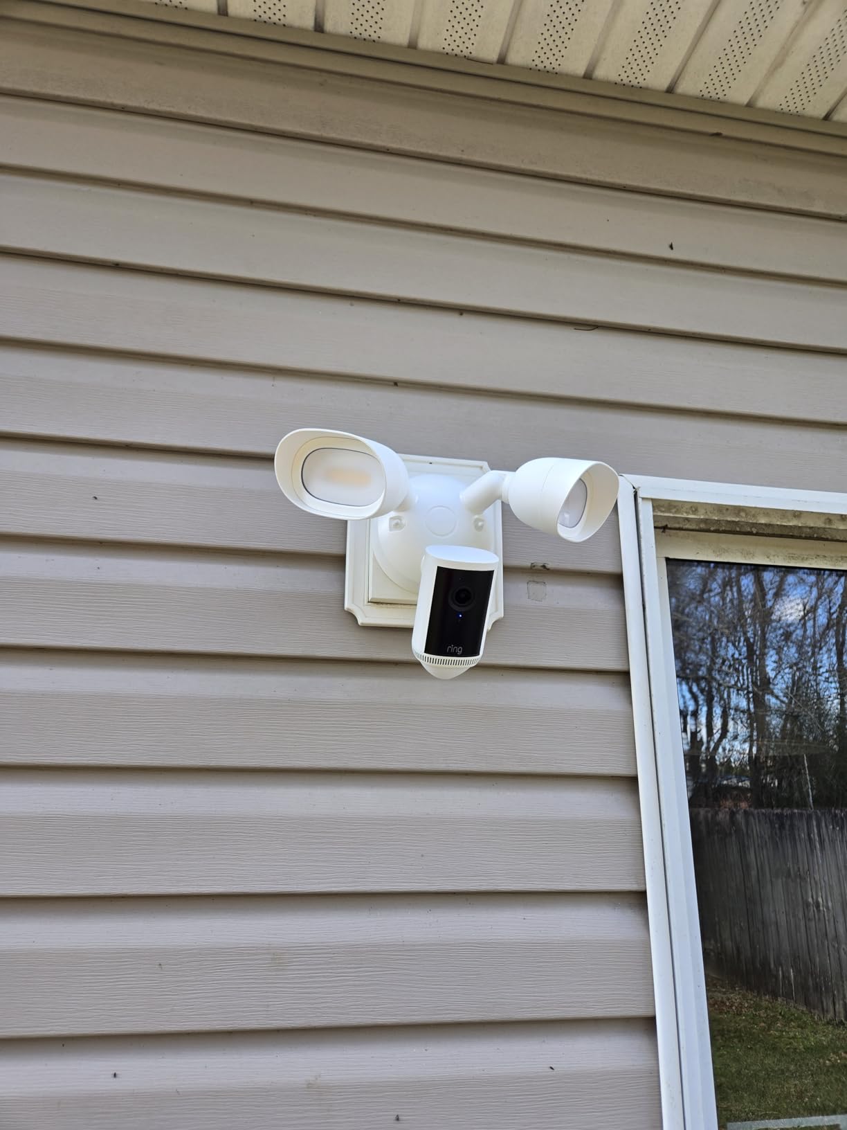 Floodlight Cam Pro, Wired (newest model), Home or business security, Retinal 4K with wide-angle video, 10x Enhanced Zoom, and 2000 Lumen Floodlights, White customer photo 2