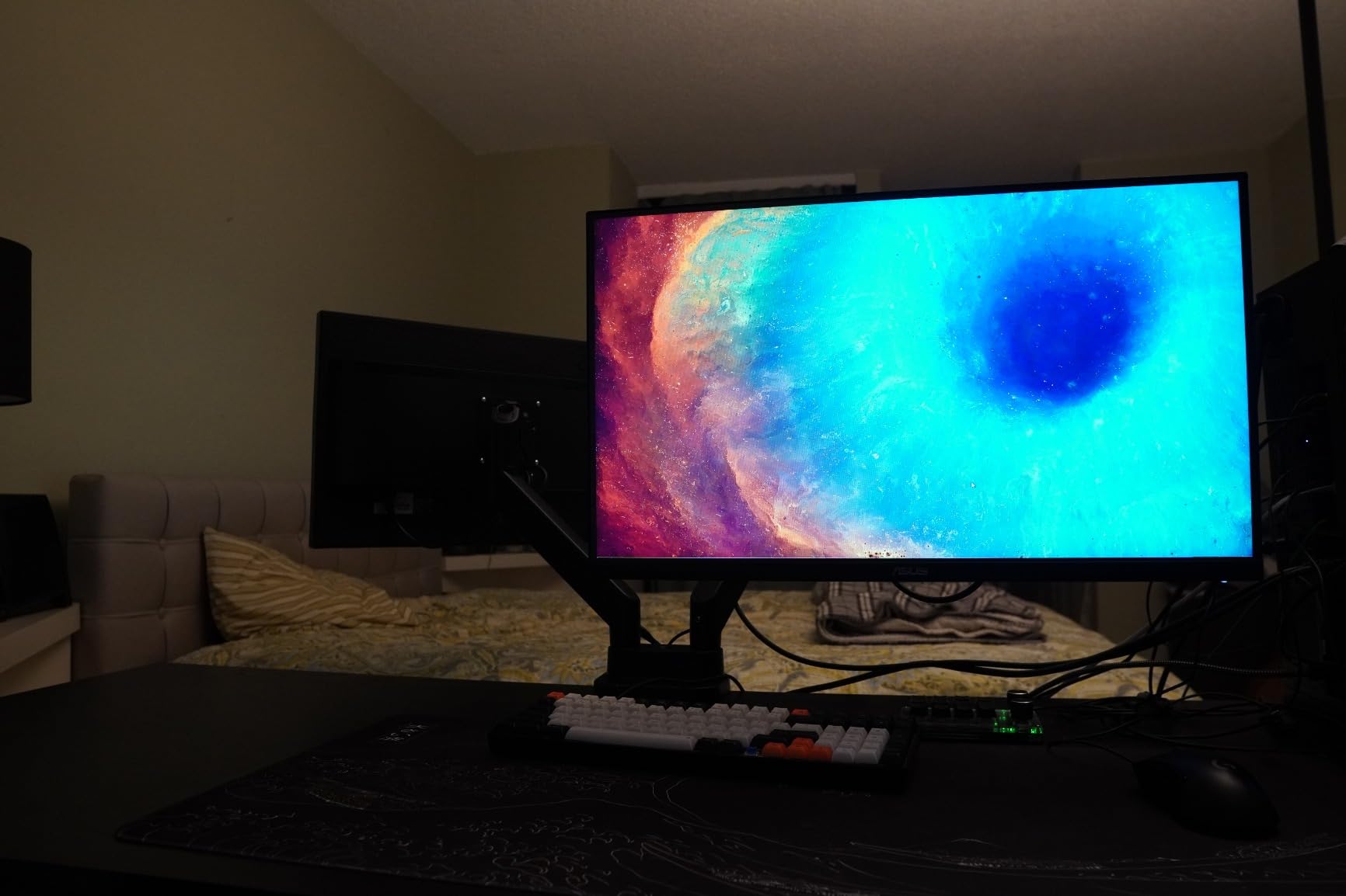 MOUNTUP Ultrawide Monitor Arm for 22-43 inch Curved Screen, Holds 2.2 to 33 lbs, Heavy Duty Monitor Desk Mount, Adjustable Full Motion Arm, Computer Monitors Stand for Desk, VESA Mount customer photo 2