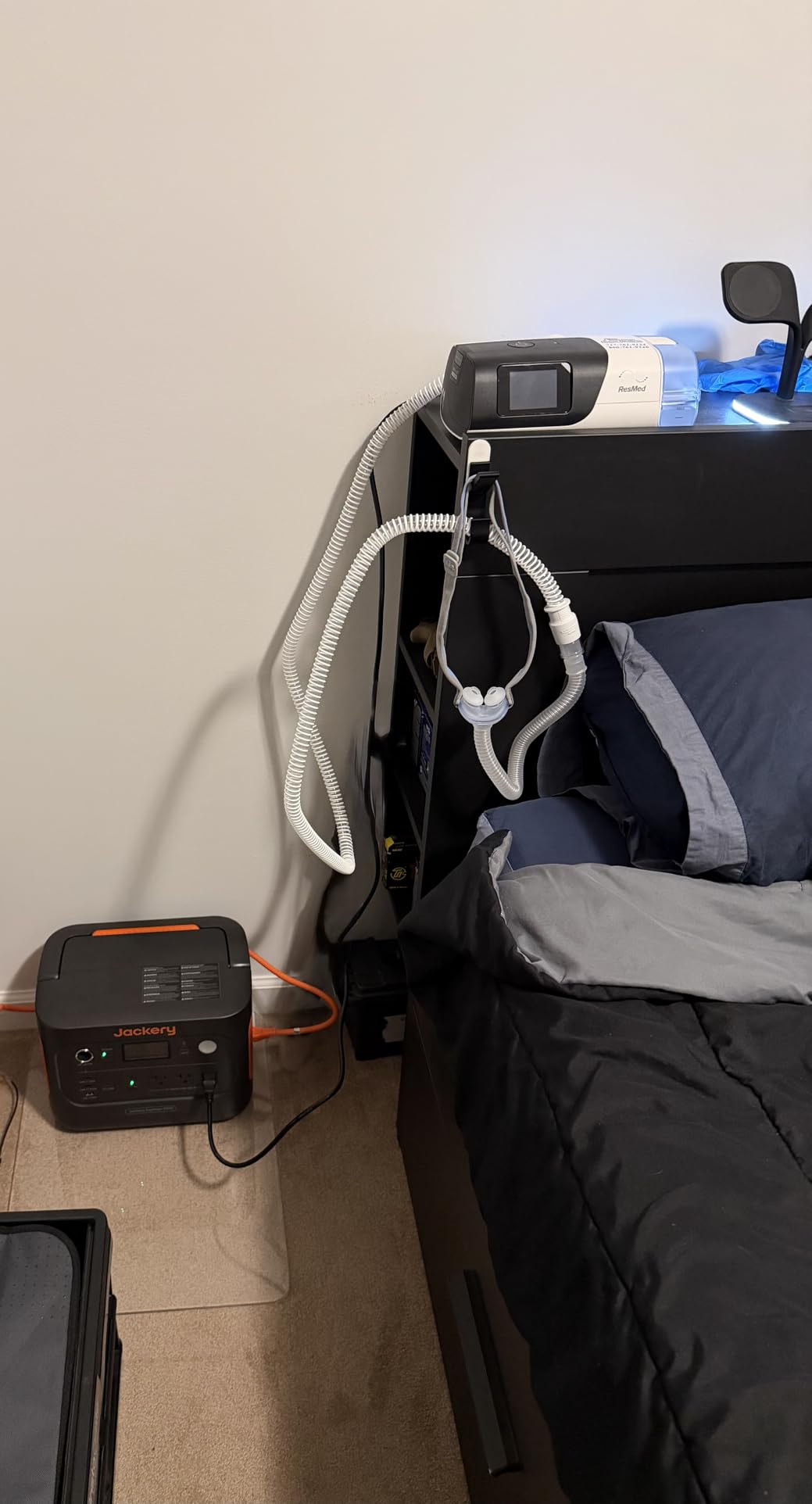 Solar Generator 1000 v2 with 100W Solar Panel, 1070Wh Portable Power Station LiFePO4 Battery, 1500W AC/100W USB-C Output, 1Hr Fast Charge for Outdoor, Off-Grid Living, RV, Emergency customer photo 1