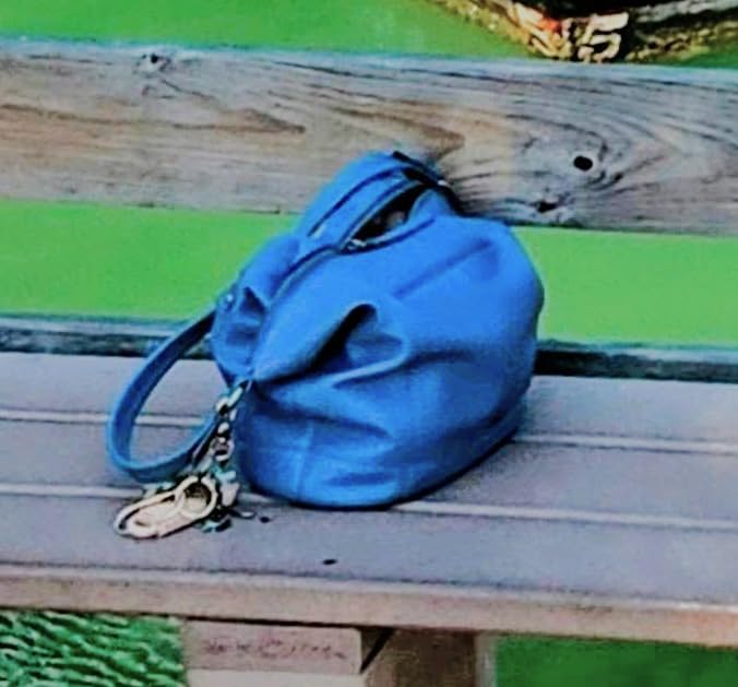 Vantamo Personal Alarm for Self Defense with Low Battery Notice, Strobe Light & Extra Loud 130 dB Double Speakers Safety Keychain Set for Women, Rechargeable Panic Button customer photo 2