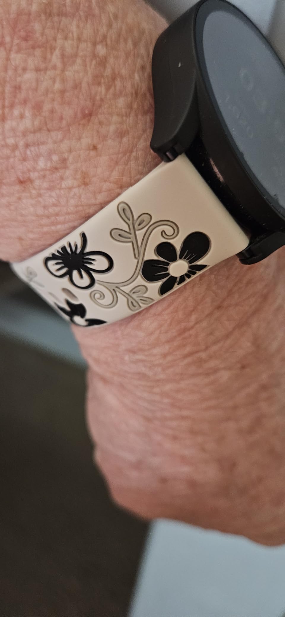 Witzon Floral Band Compatible with Samsung Galaxy Watch 7 Band/FE 6 5 4 40mm 44mm,Galaxy Active 2, 20mm Watch Band Engraved Cute Flower Soft Silicone Inlay Replacement Strap Dressy Accessories Women customer photo 1