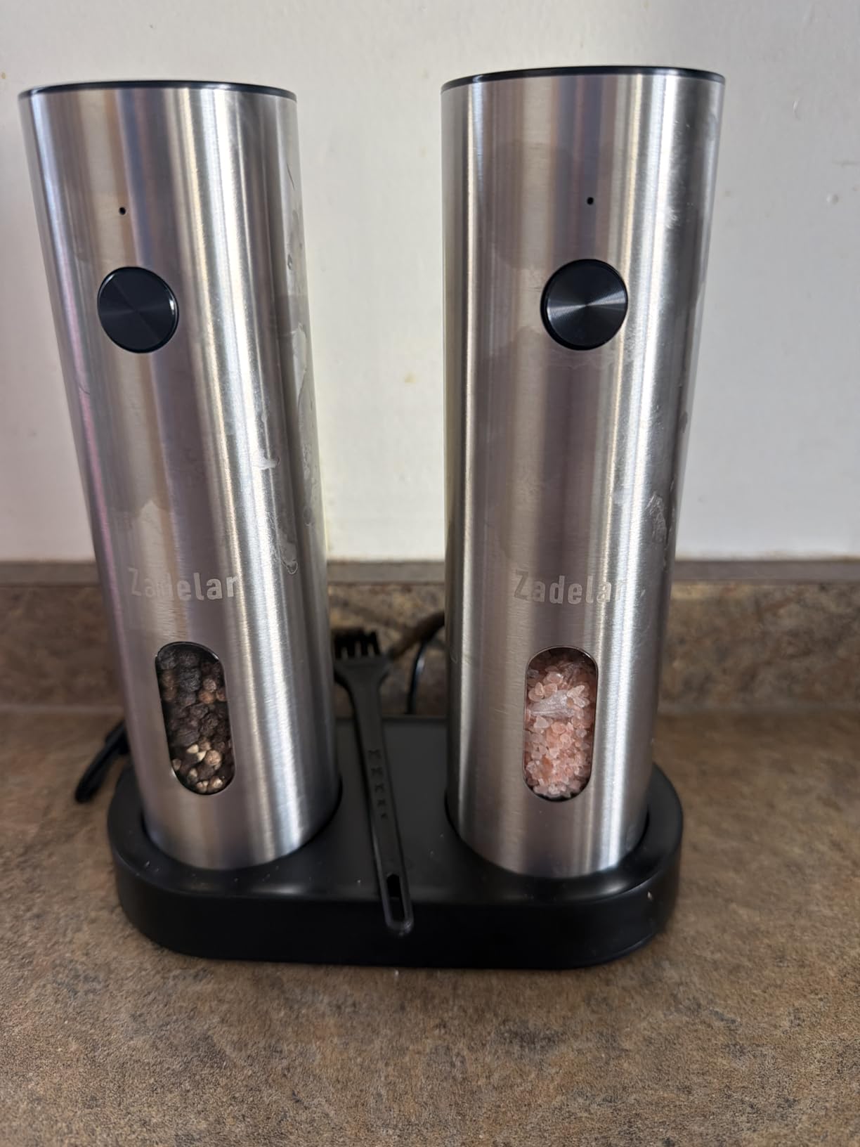 Salt and Pepper Grinder Set Electric,Rechargeable Salt and Pepper Shakers Stainless Steel with USB C Dual Charging Base,Upgraded Large Capacity,Adjustable Coarseness,LED Light,Ideal for Mom customer photo 2