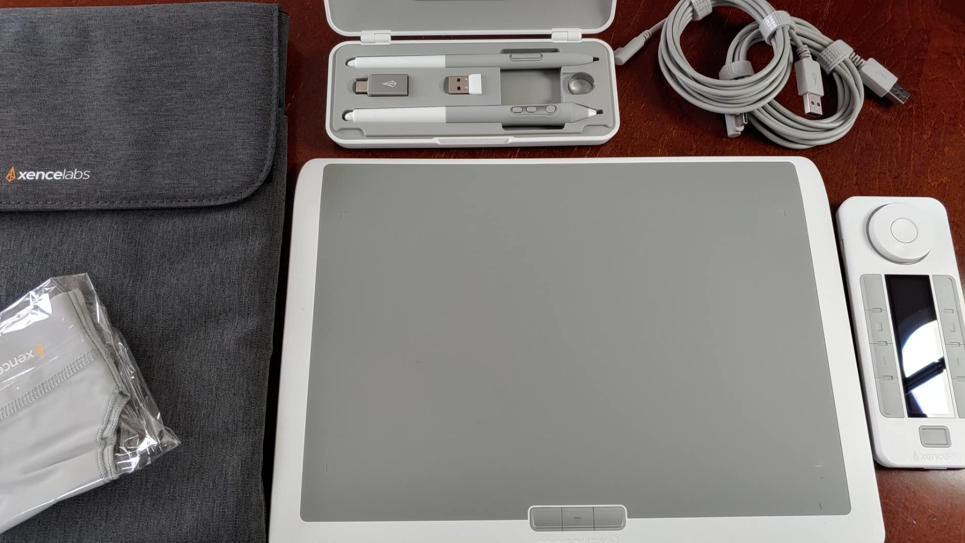 XENCELABS Pen Tablet Medium Bundle v2, Studio Level Drawing Tablet, HP Anyware Support Graphic Tablet with Two v2 Pens and Quick Keys, Private Bluetooth 5.0 Wireless Connection for Win/Mac/Linux customer photo 1