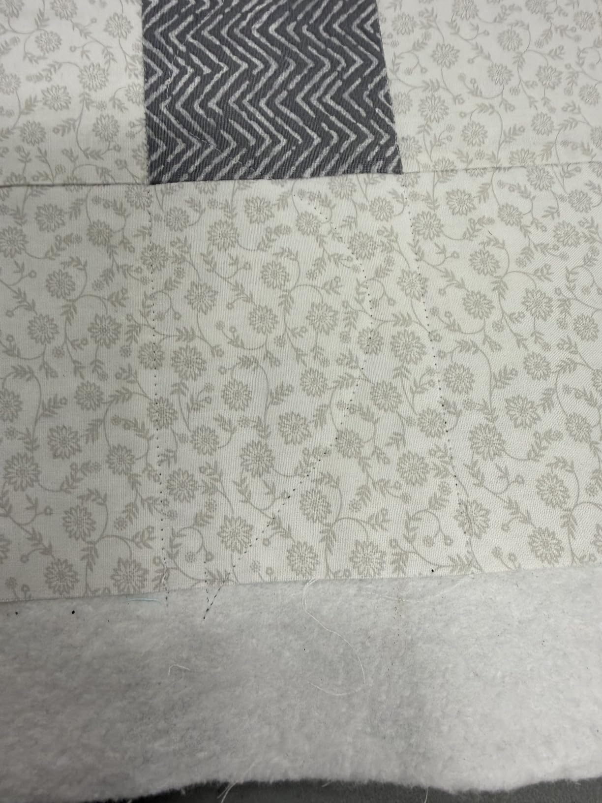 Lange & König Heat Erasable Fabric Marking Pens for Sewing - 4 Pens + 8 Refills - Sewing Supplies Quilting Supplies Table Accessories Embroidery Pen Tailors Chalk Alternative customer photo 1