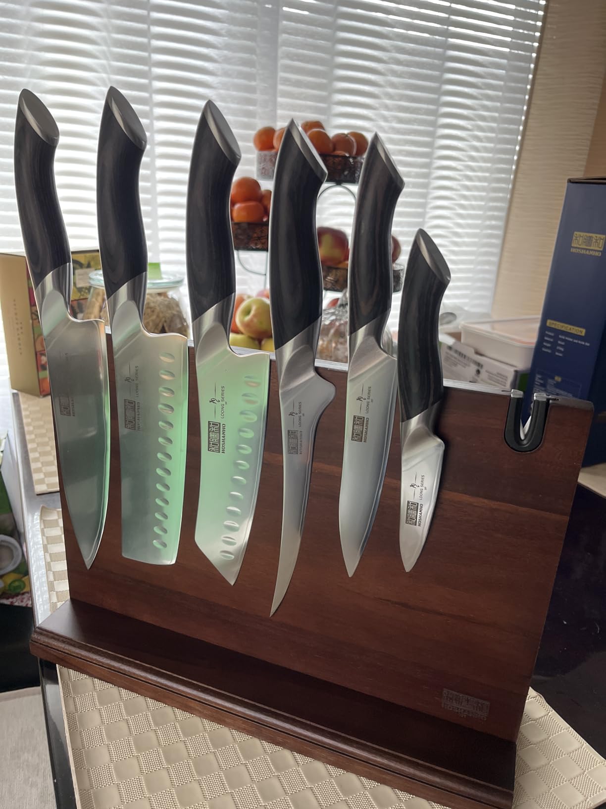 HOSHANHO 7 Pieces Kitchen Knife Set, Japanese High Carbon Stainless Steel Magnetic Knife Block Set, Ultra Sharp Chef Knives Sets with Ergonomic Pakkawood Handle customer photo 1