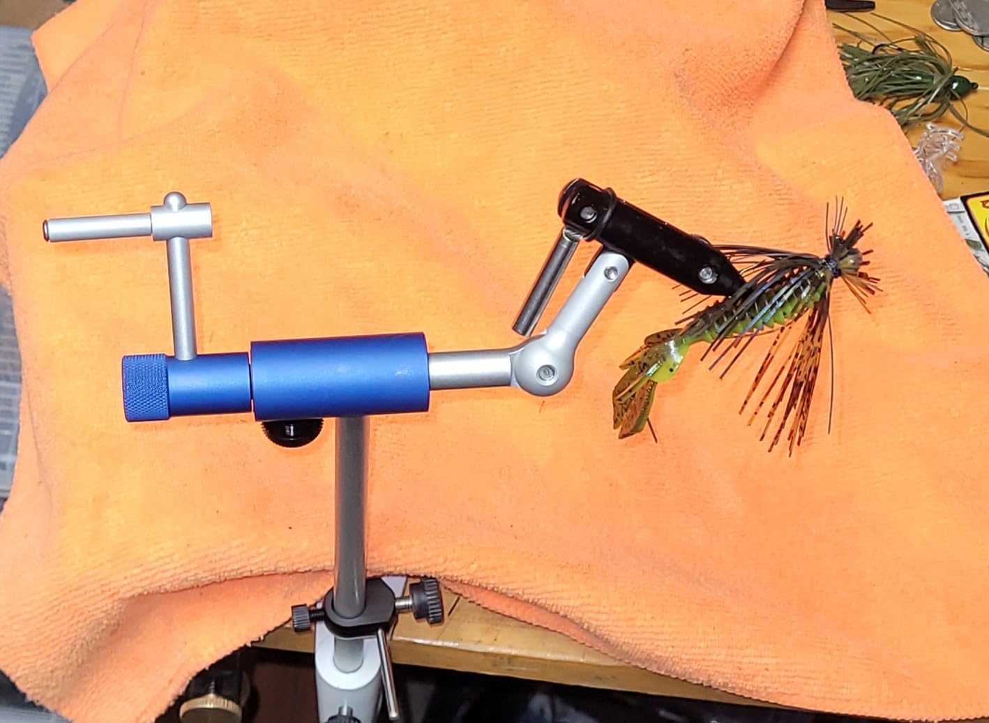 Aventik TrueGrip Fly Tying Vise with 360° Rotary Function - Smooth Ball Bearing System, Adjustable Tension, Durable Hook Jaws (Fits 26 to 4/0) customer photo 2