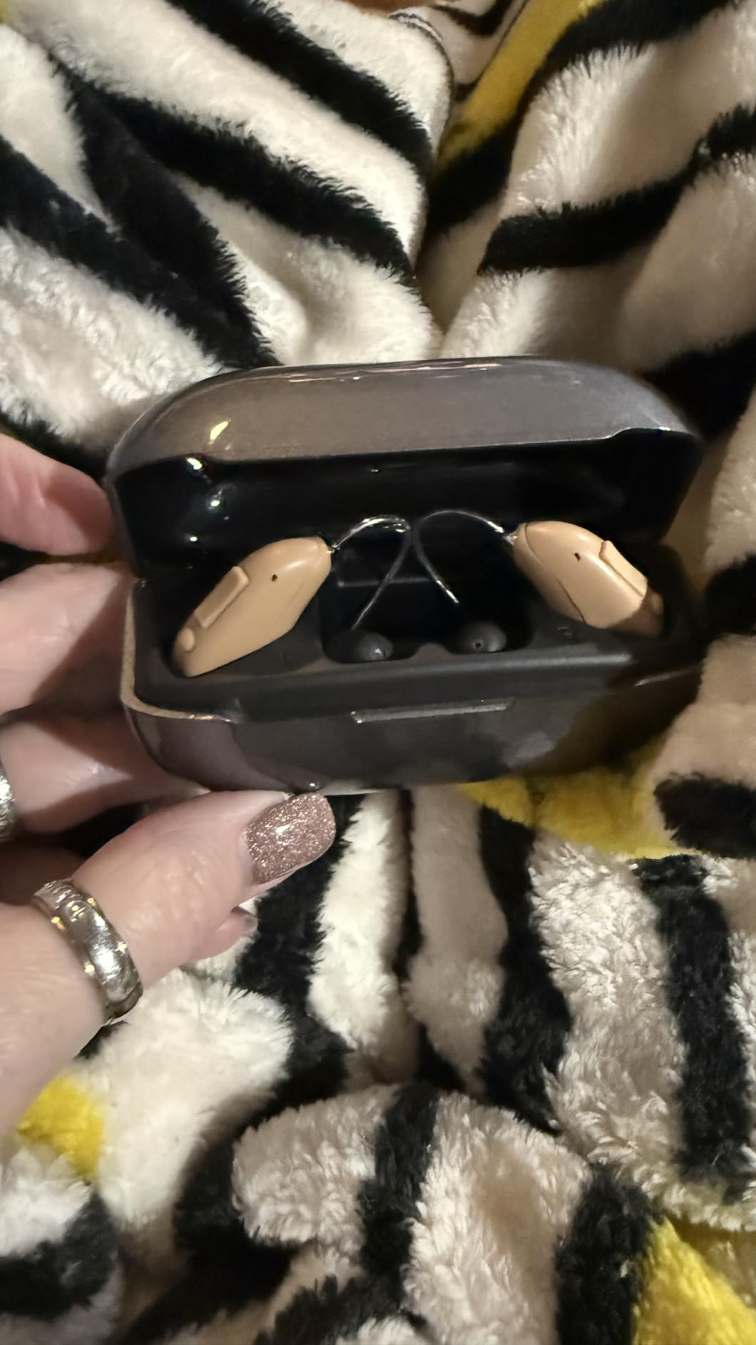 Hearing Aids, Hearing Aids for Seniors with Moderate Hearing Loss, 16 Channel Rechargeable Hearing Amplifiers with Noise Cancelling, Five Levels of Volume Adjustment, Clear Sound and Easy to Use customer photo 1